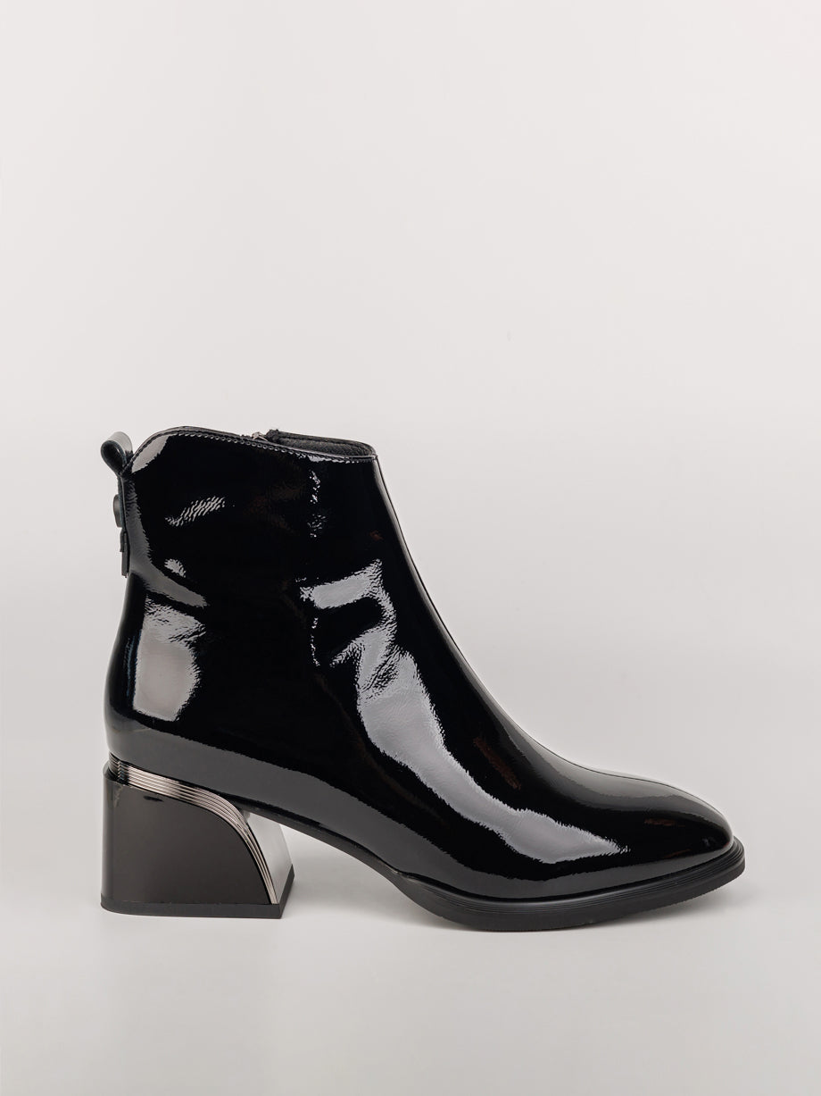 what the fours shoes