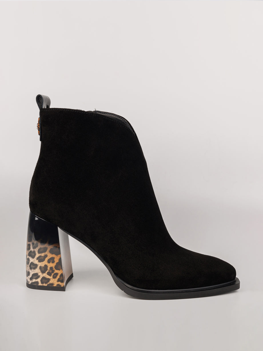 what the fours shoes