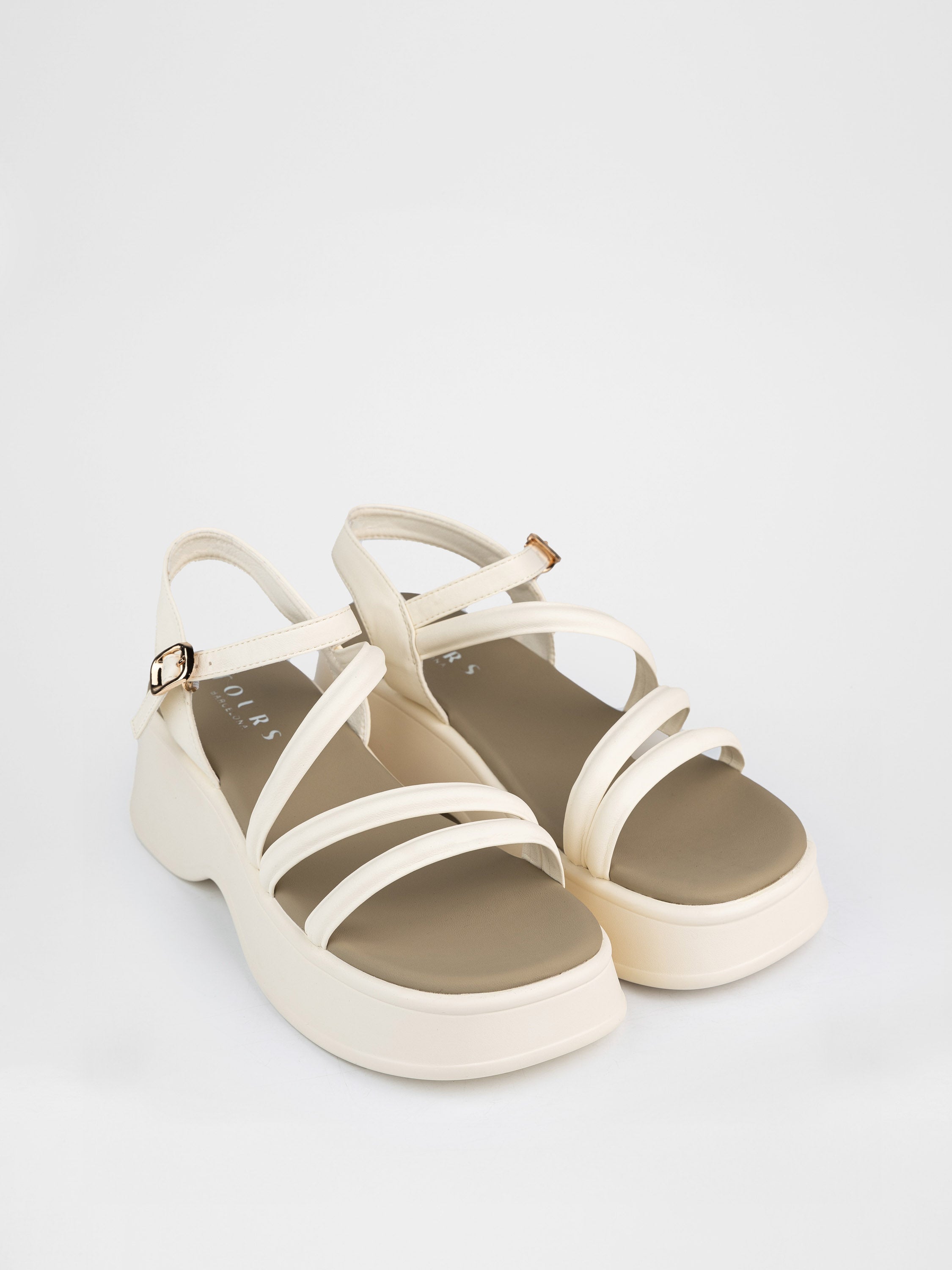 Босоніжки на платформі з переплетінням у бежевому кольорі