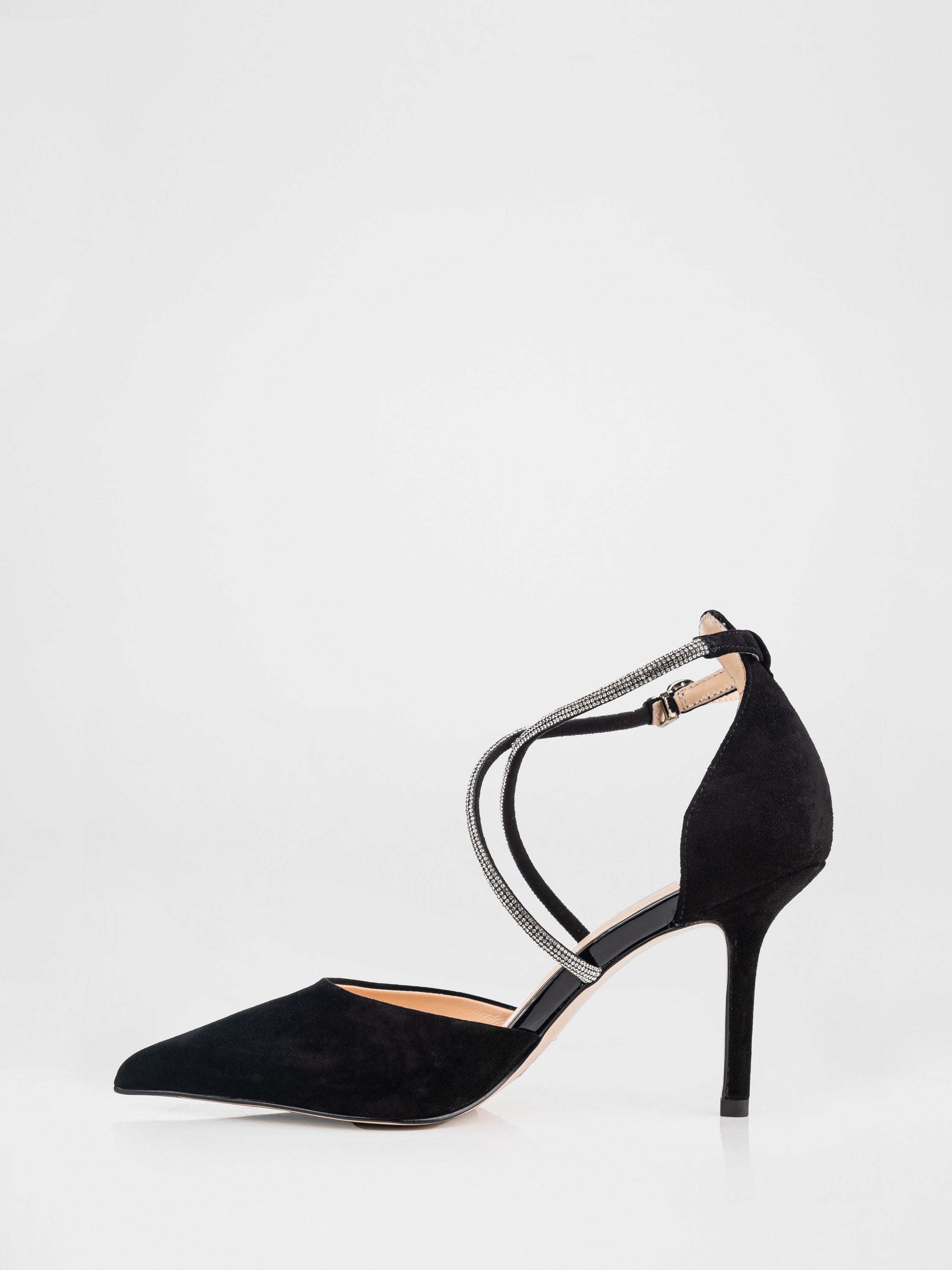 Туфлі у чорному кольорі декоровані камінням