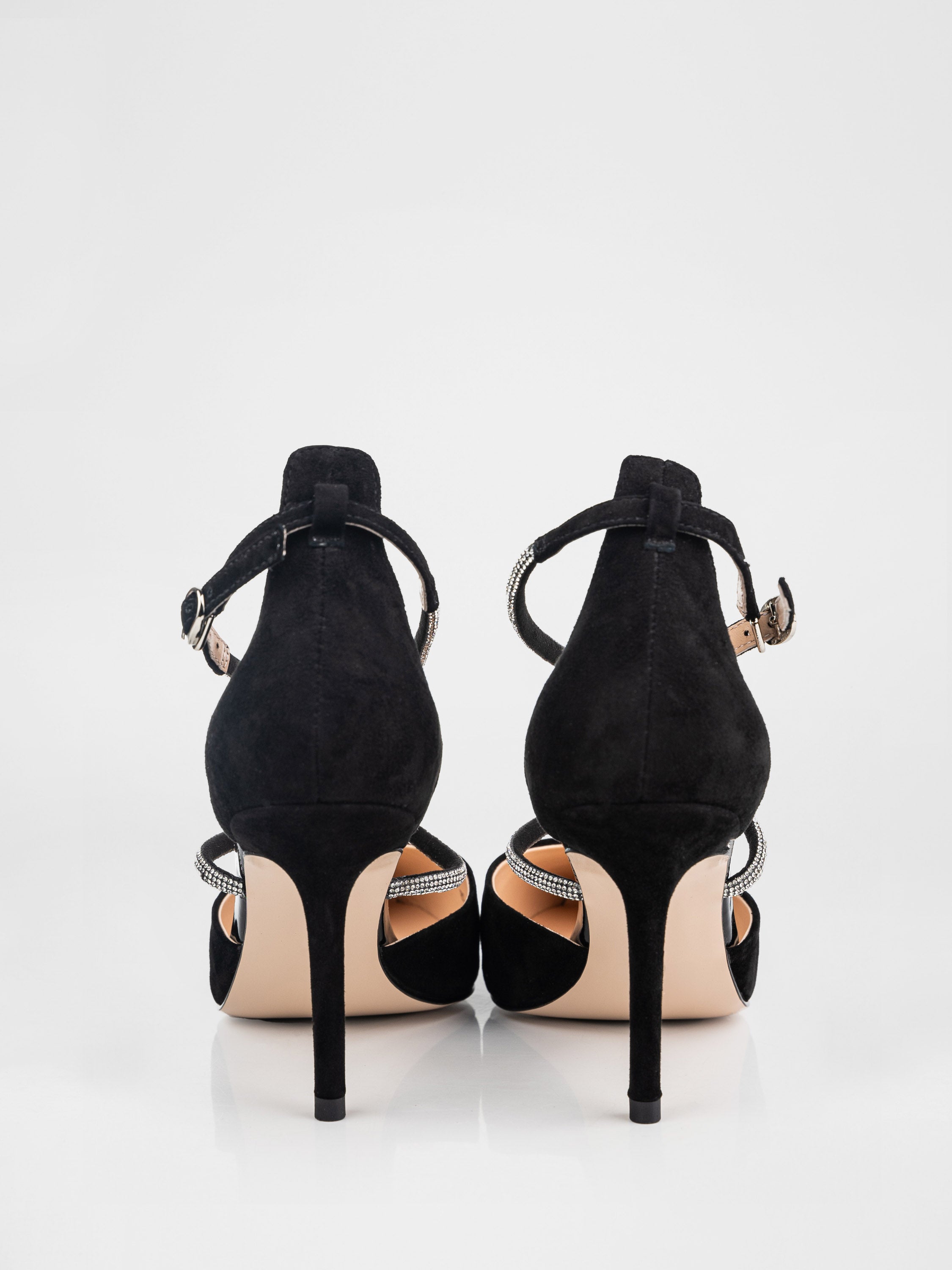 Туфлі у чорному кольорі декоровані камінням