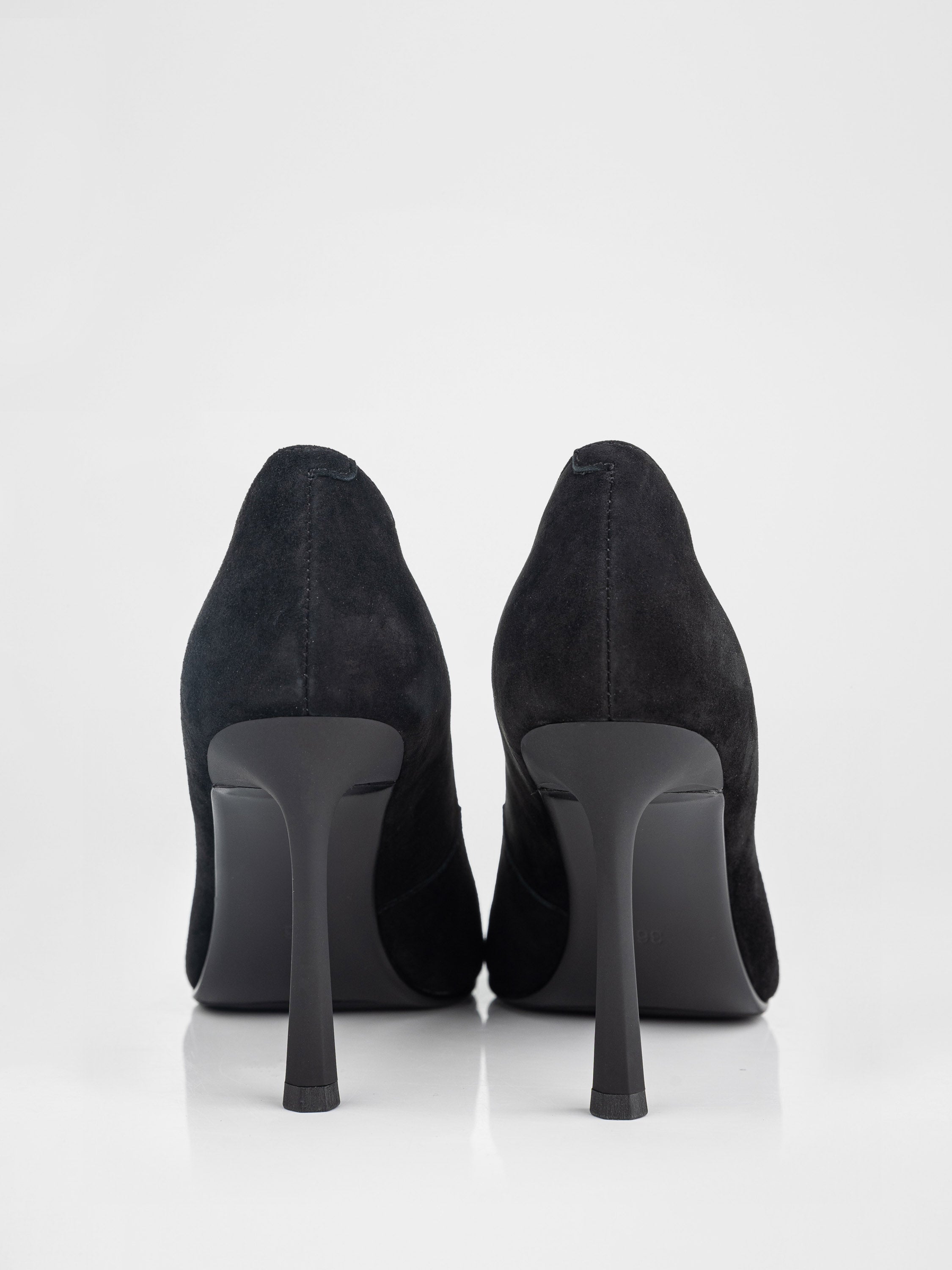 Замшеві туфлі човники у чорному кольорі