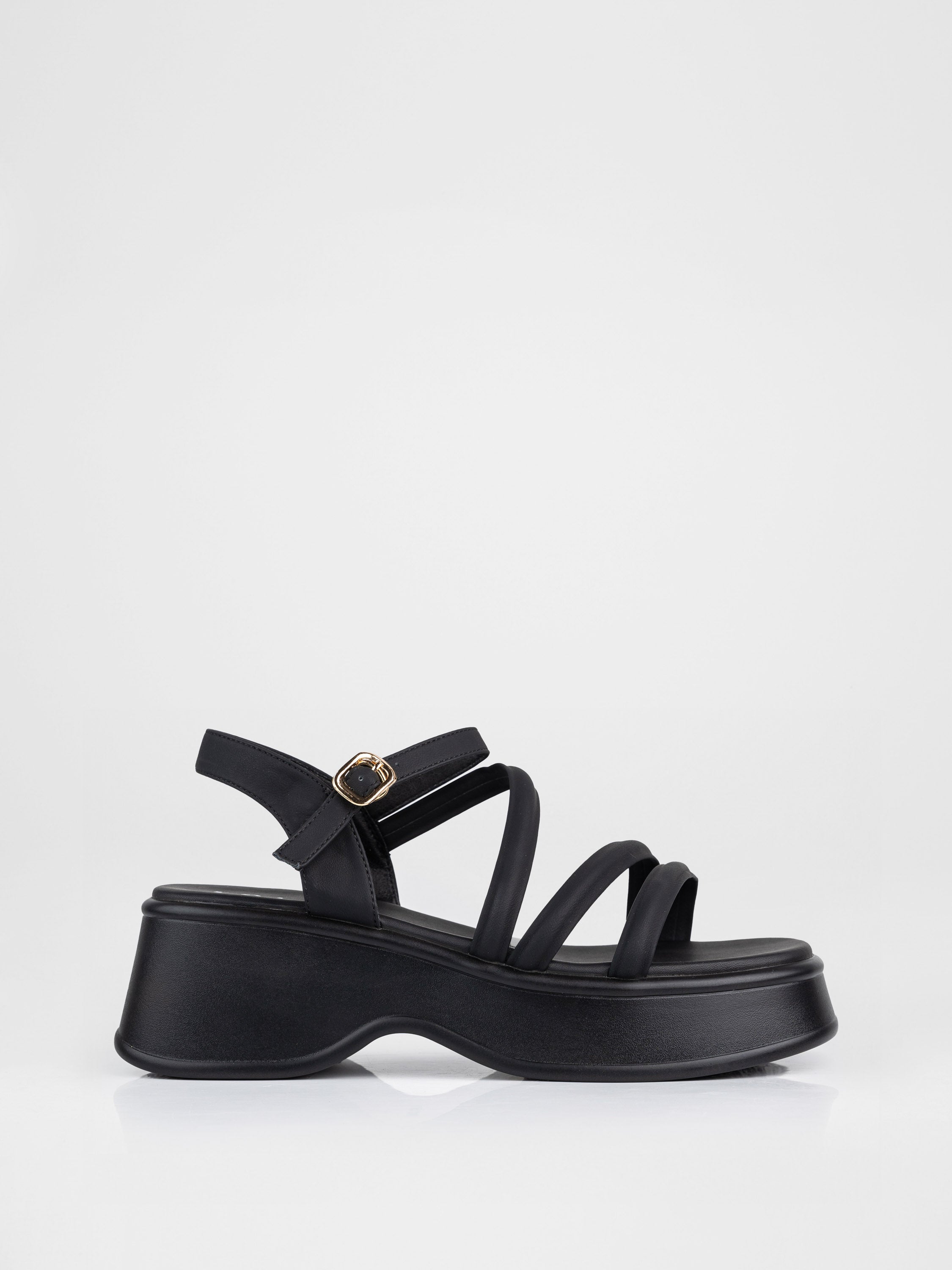 Босоніжки на платформі з переплетінням у чорному кольорі