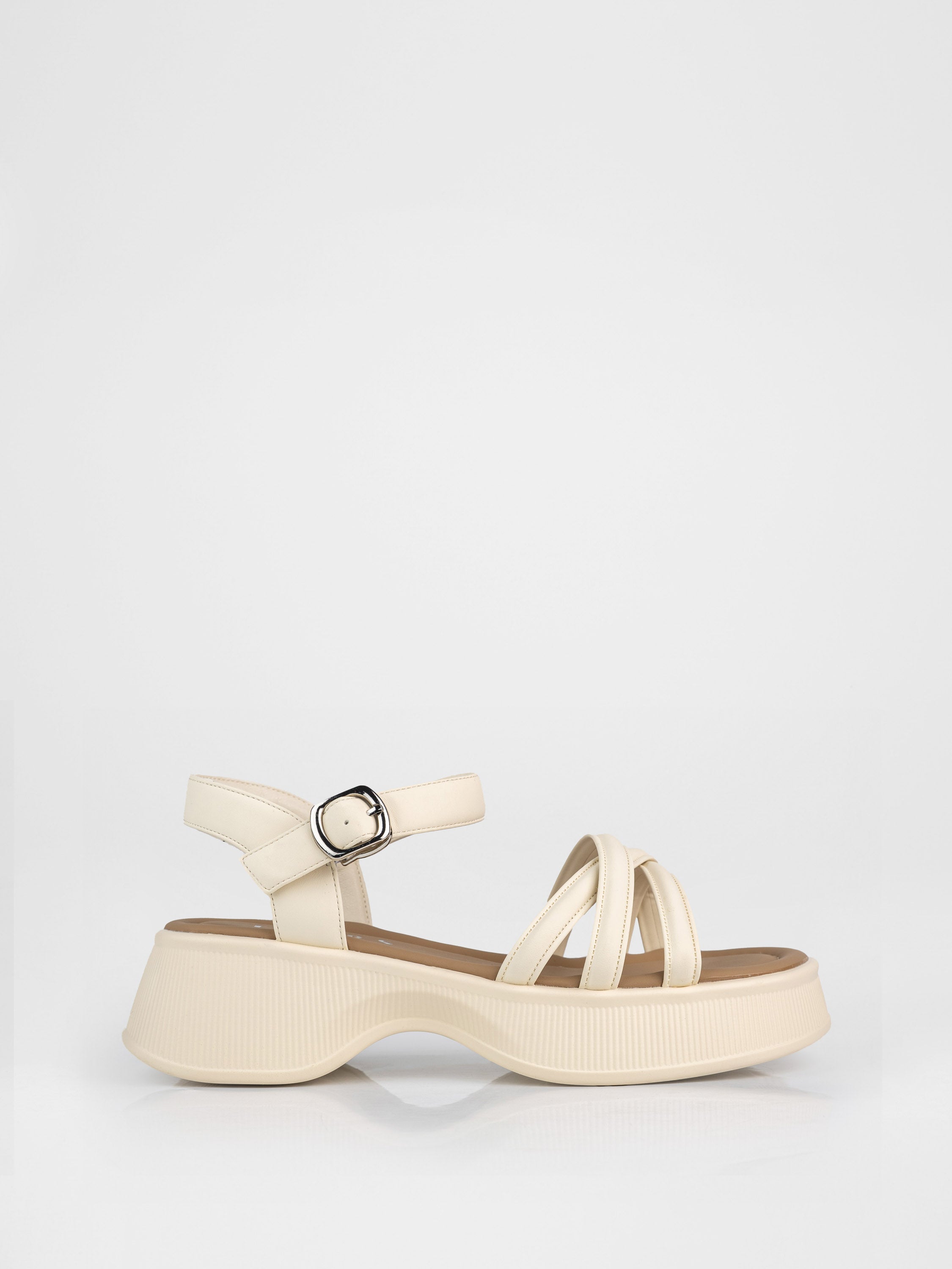 Босоніжки на платформі з переплетінням у бежеому кольорі