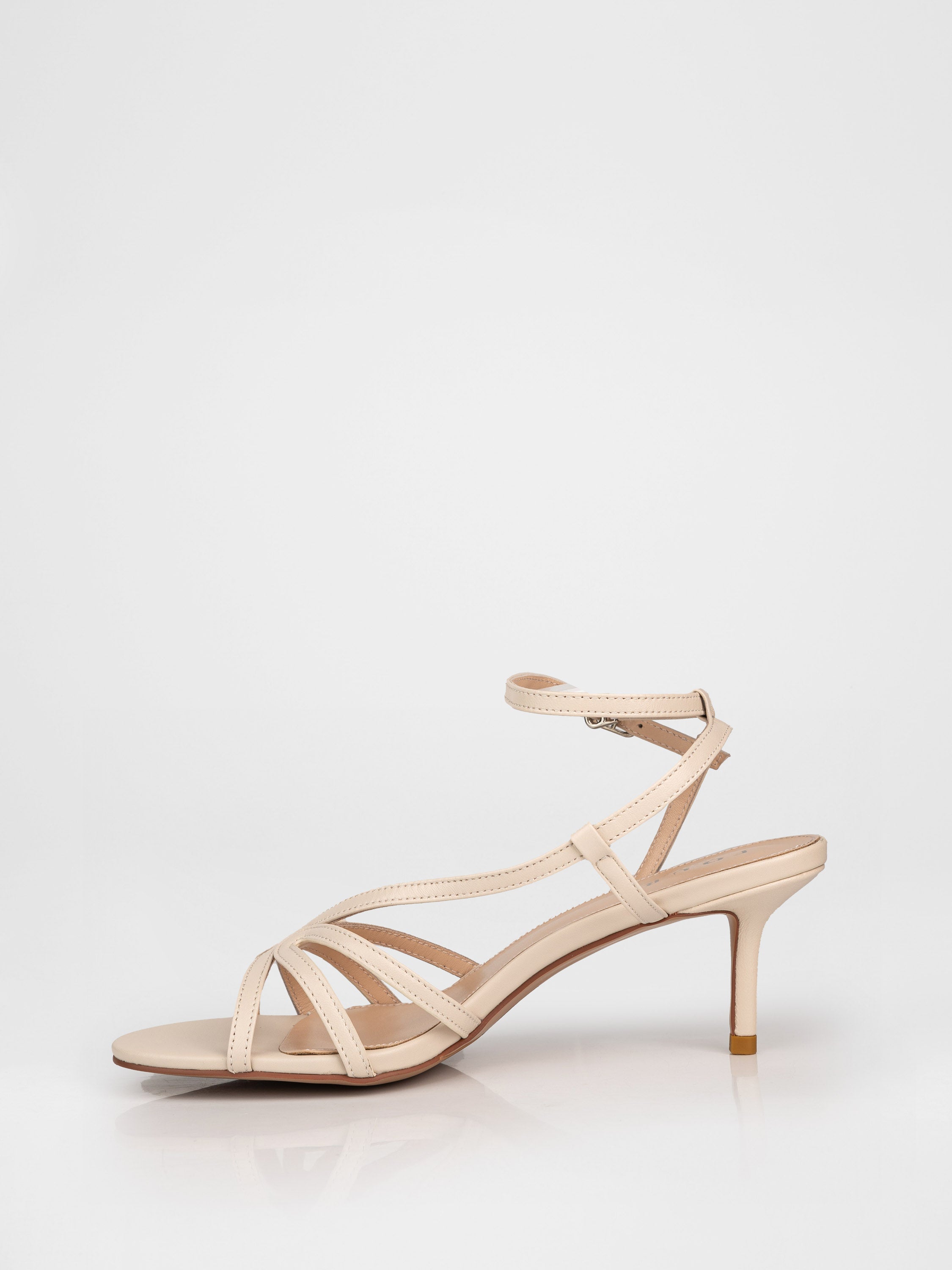 Босоніжки на підборах у бежевому кольорі