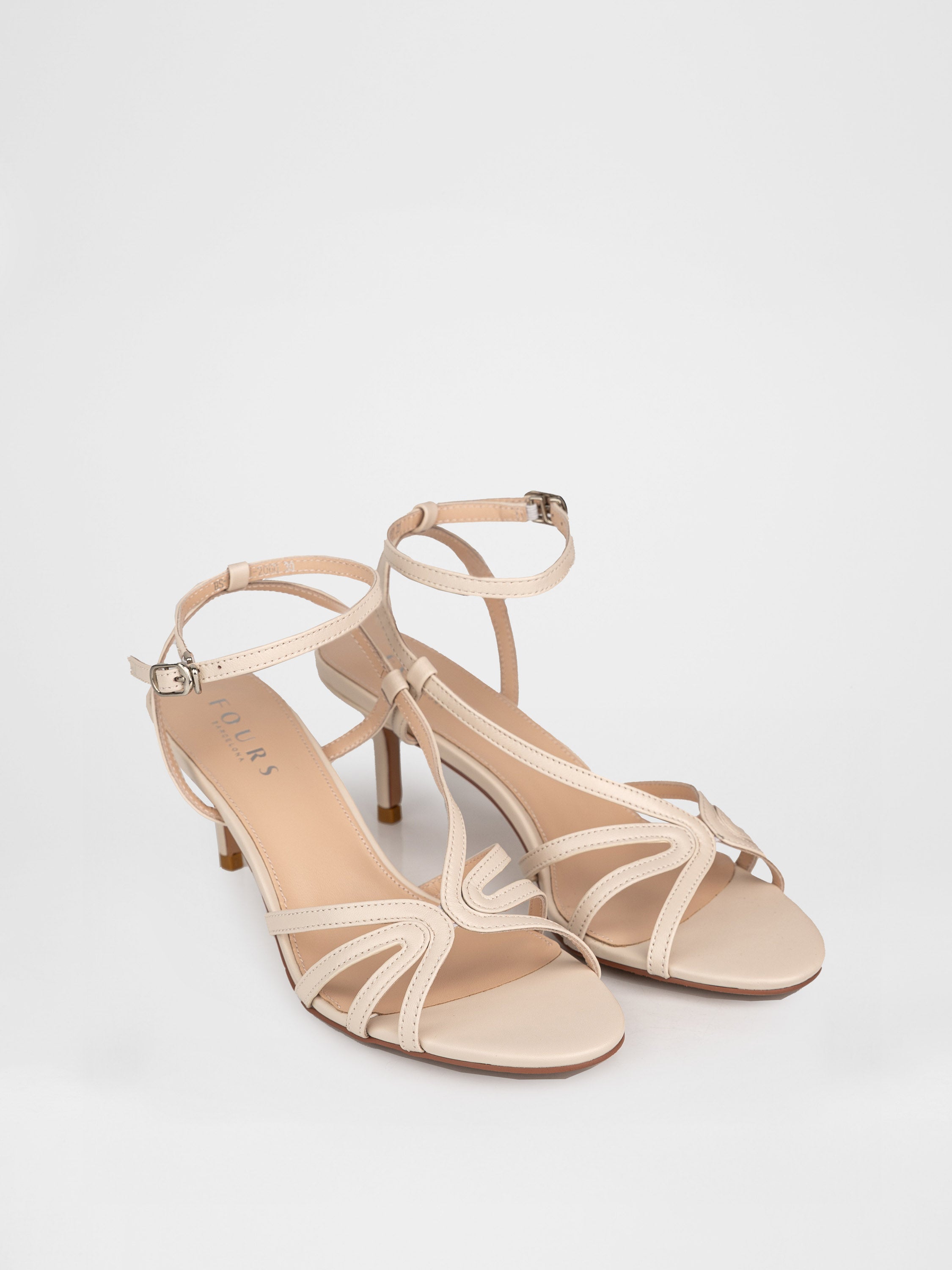 Босоніжки на підборах у бежевому кольорі