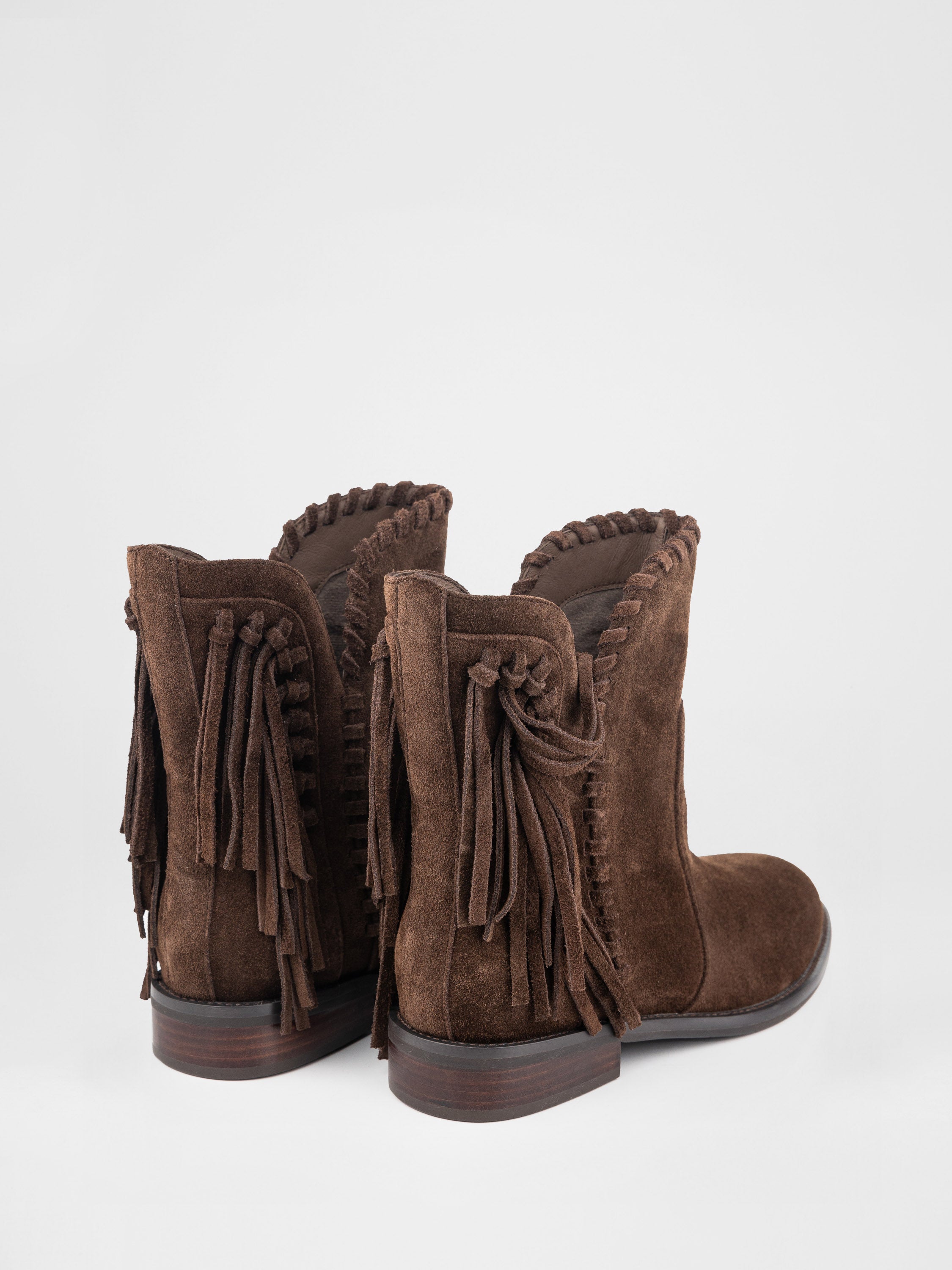 Замшеві ковбойки у шоколадному кольорі
