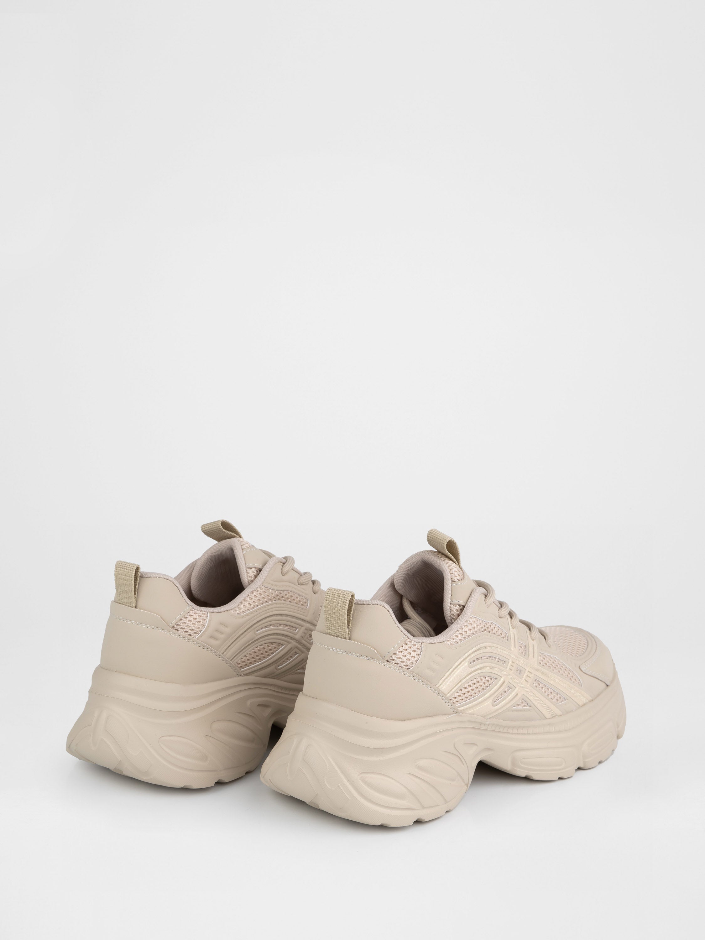 Бежеві кросівки на масивній підошві