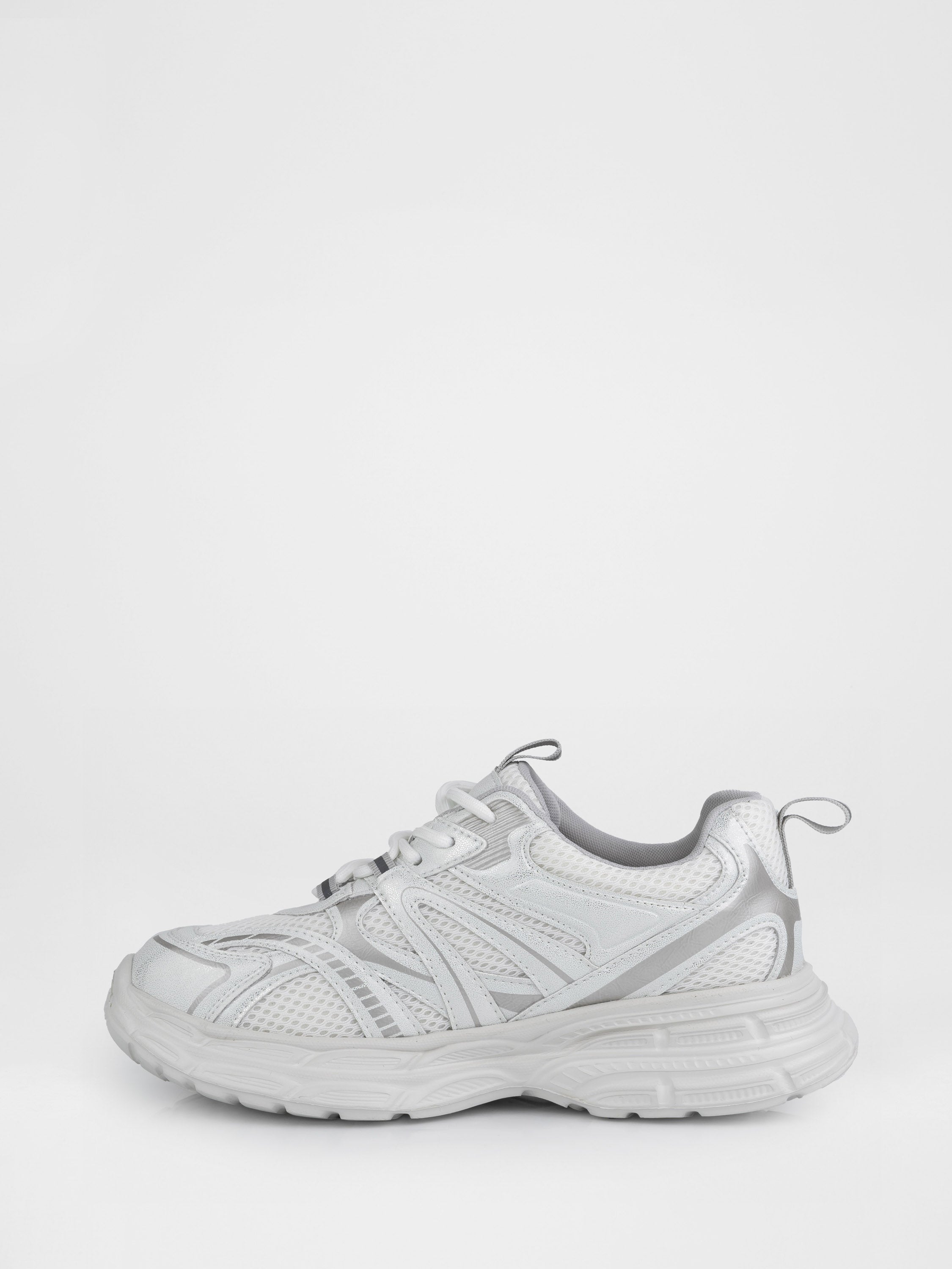 Спортивні кросівки у білому кольорі