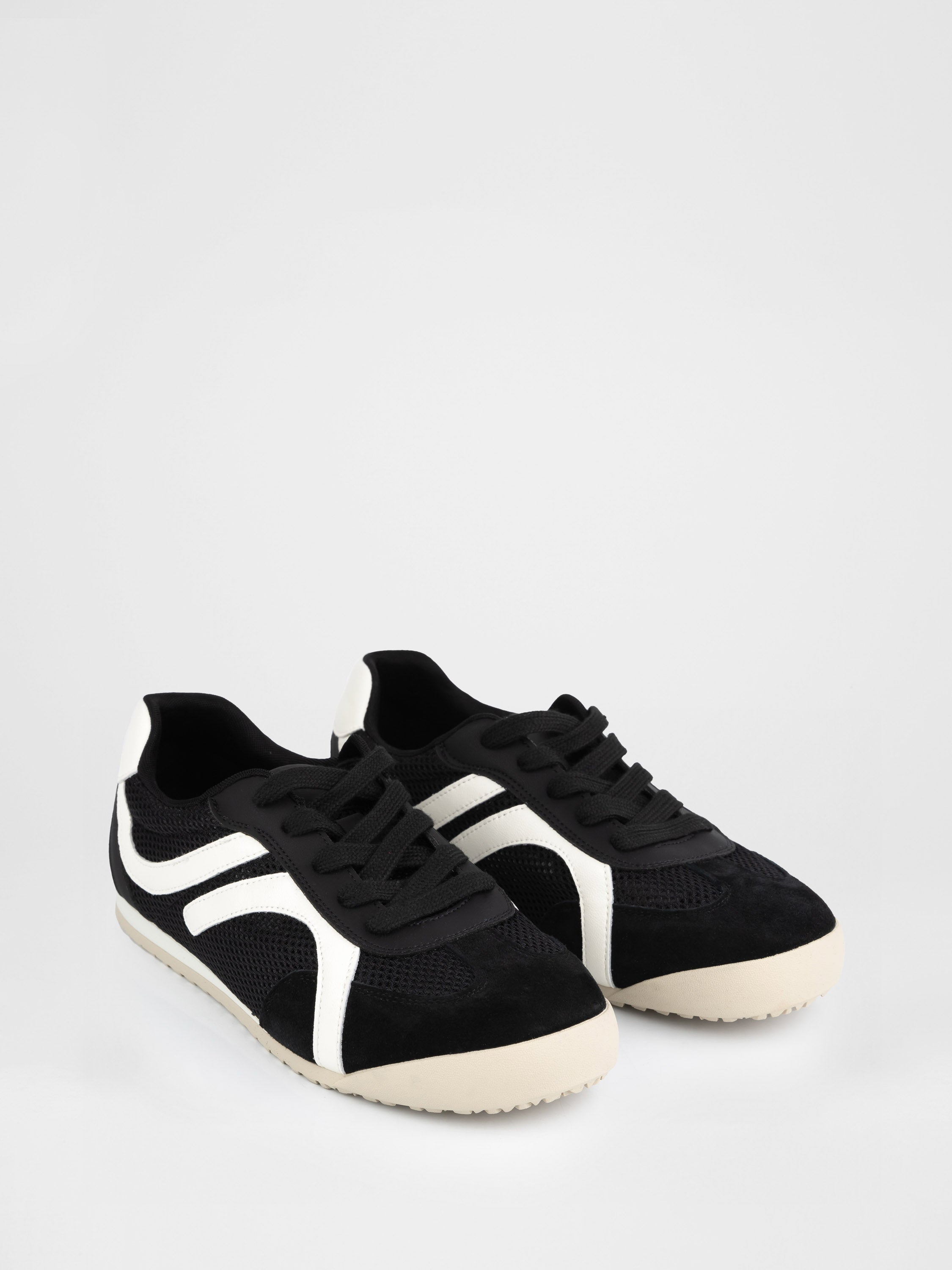 Легкі кросівки FOURS у чорно-білому поєднанні