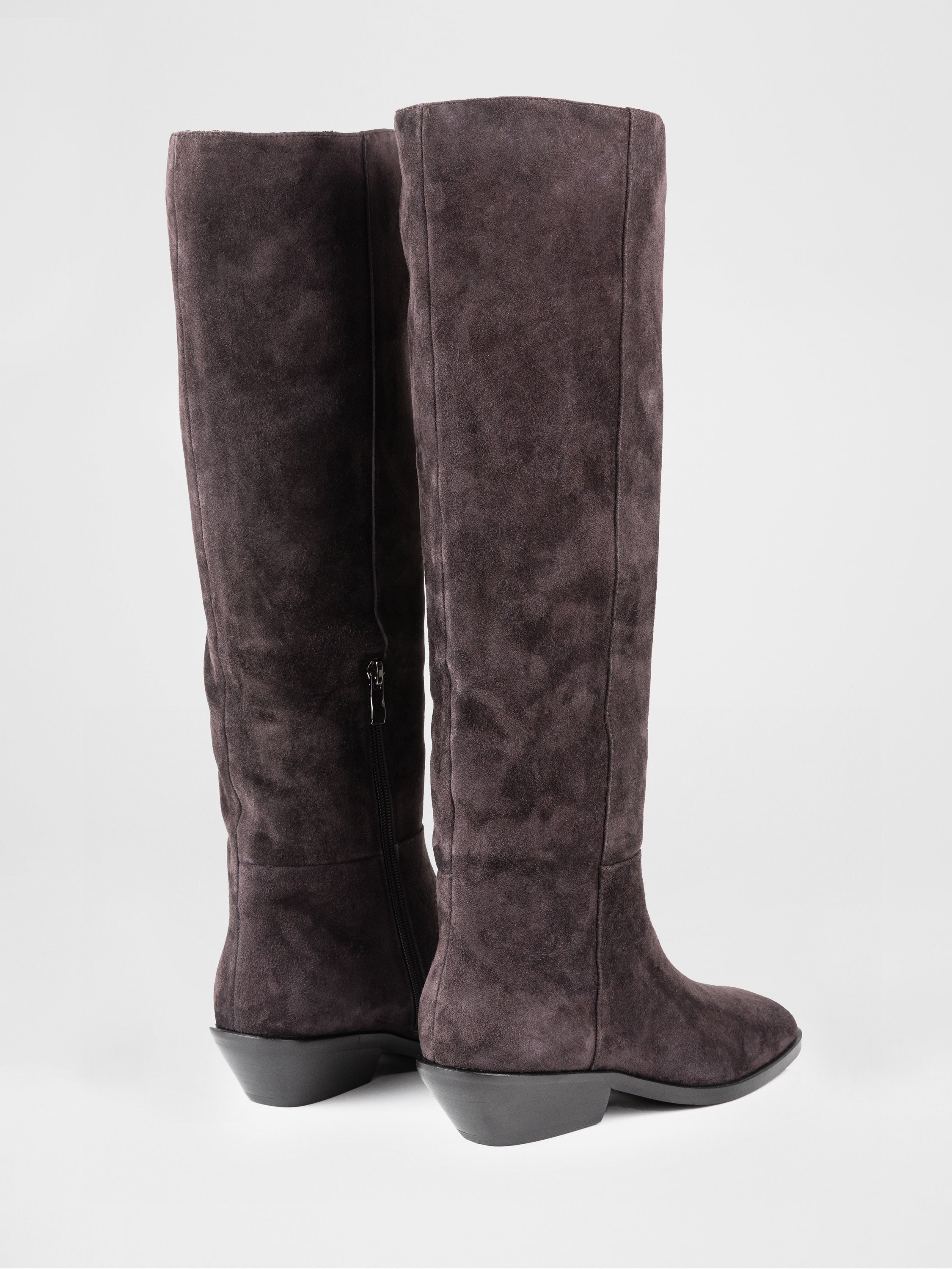 Замшеві чоботи у шоколадному кольорі