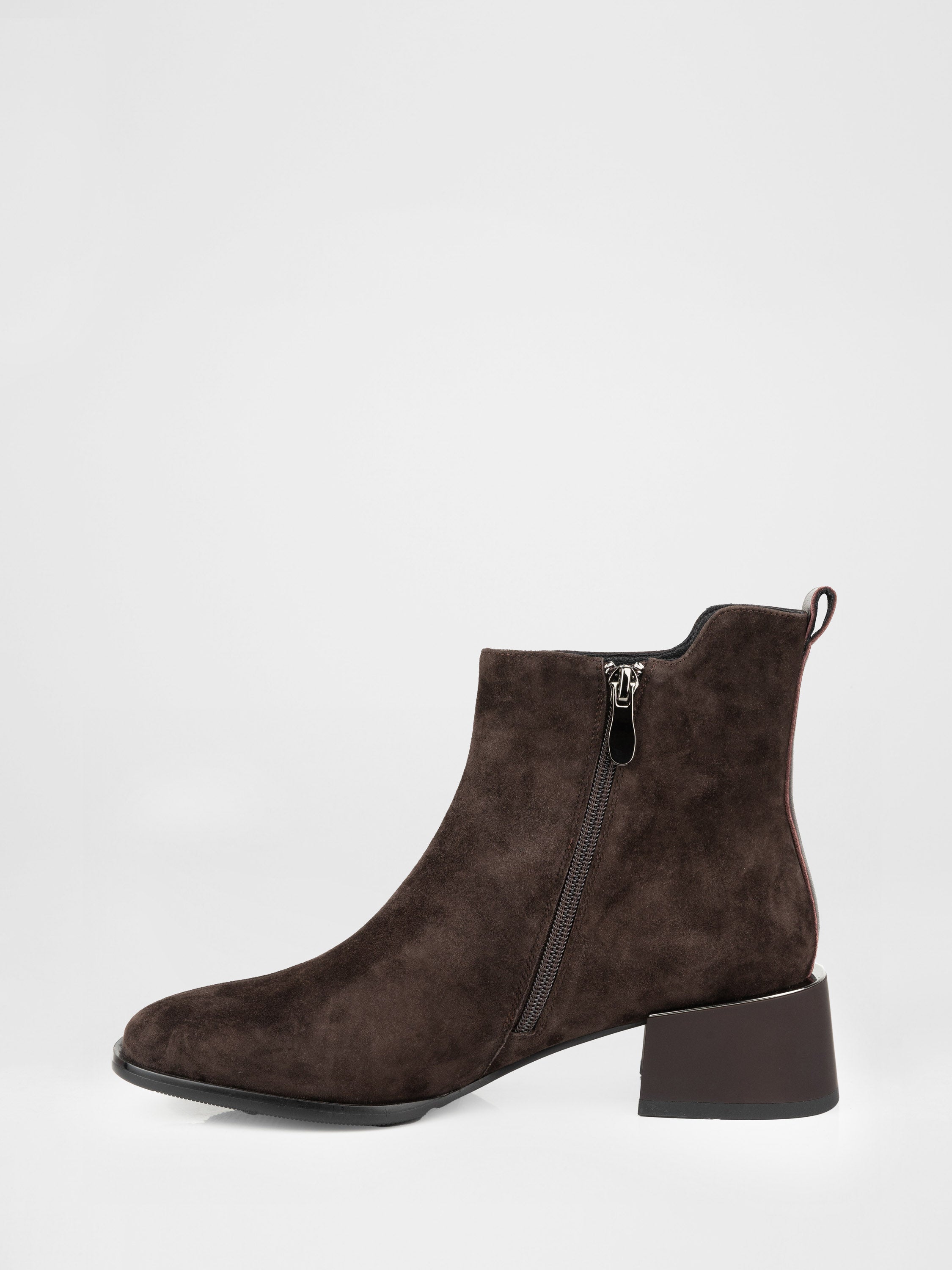 Замшеві черевики у коричневому кольорі