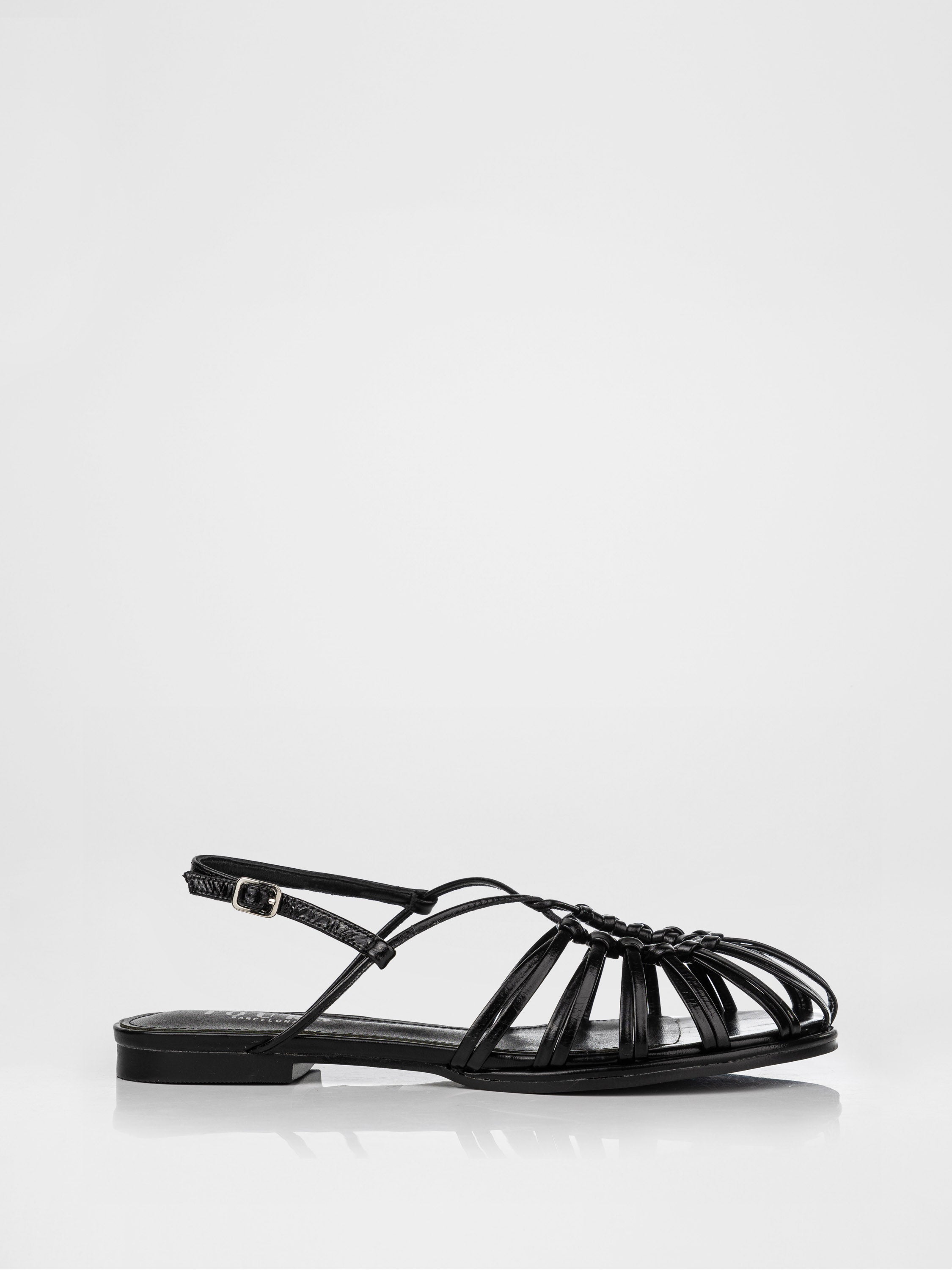 Плетені сандалі у чорному кольорі