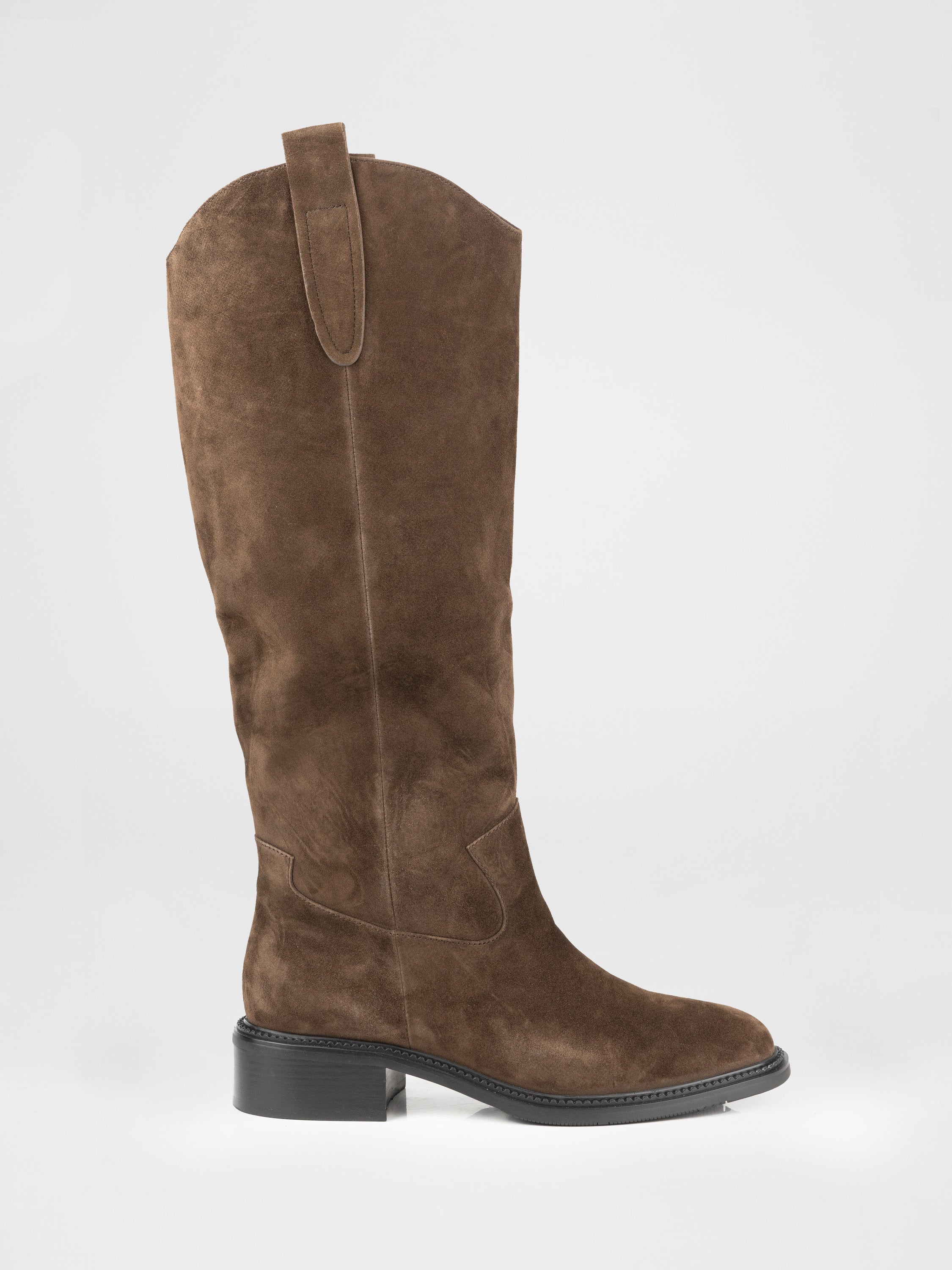 Замшеві чоботи у коричневому кольорі