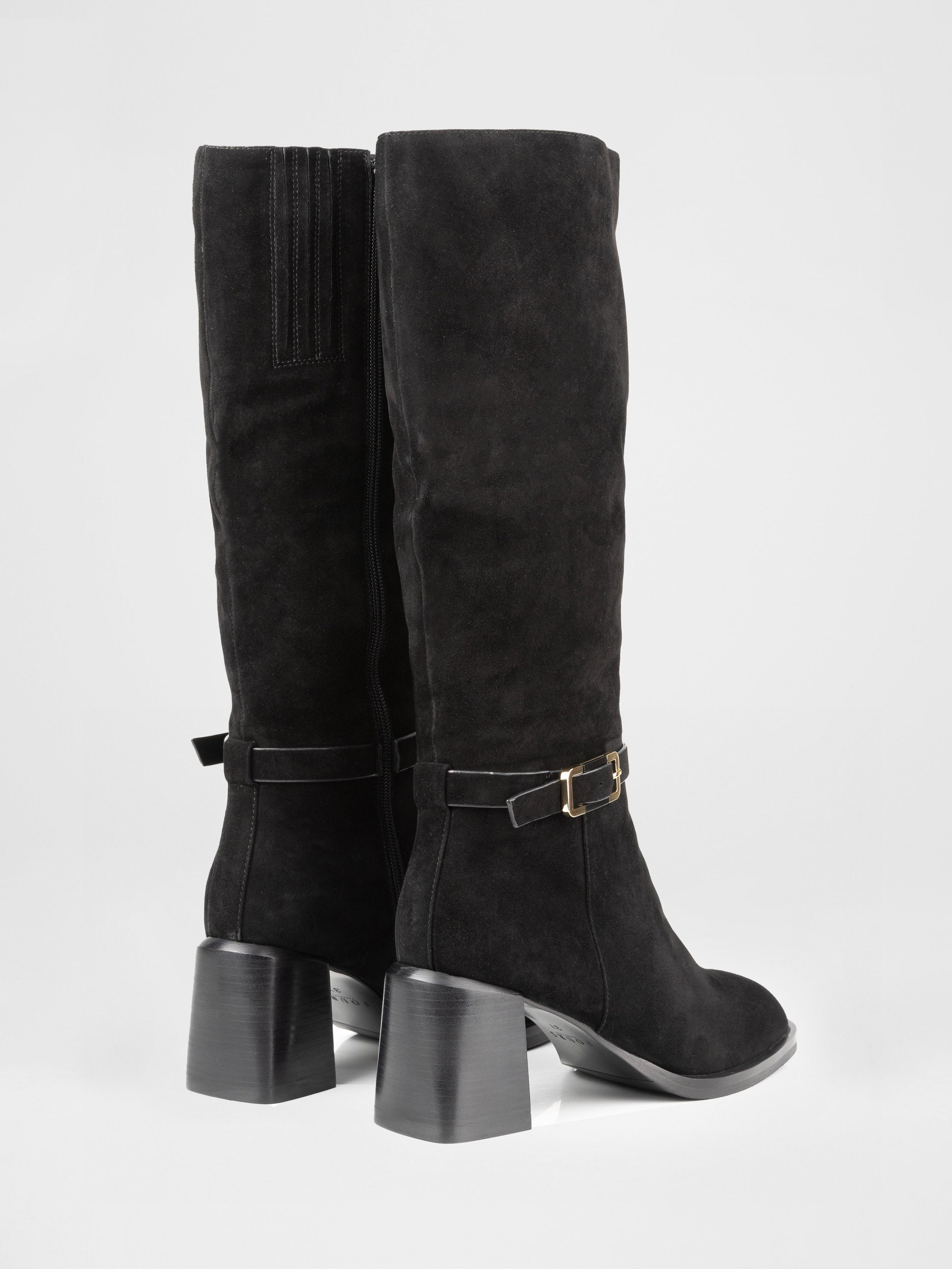 Замшеві чоботи на стійких підборах у чорному  кольорі