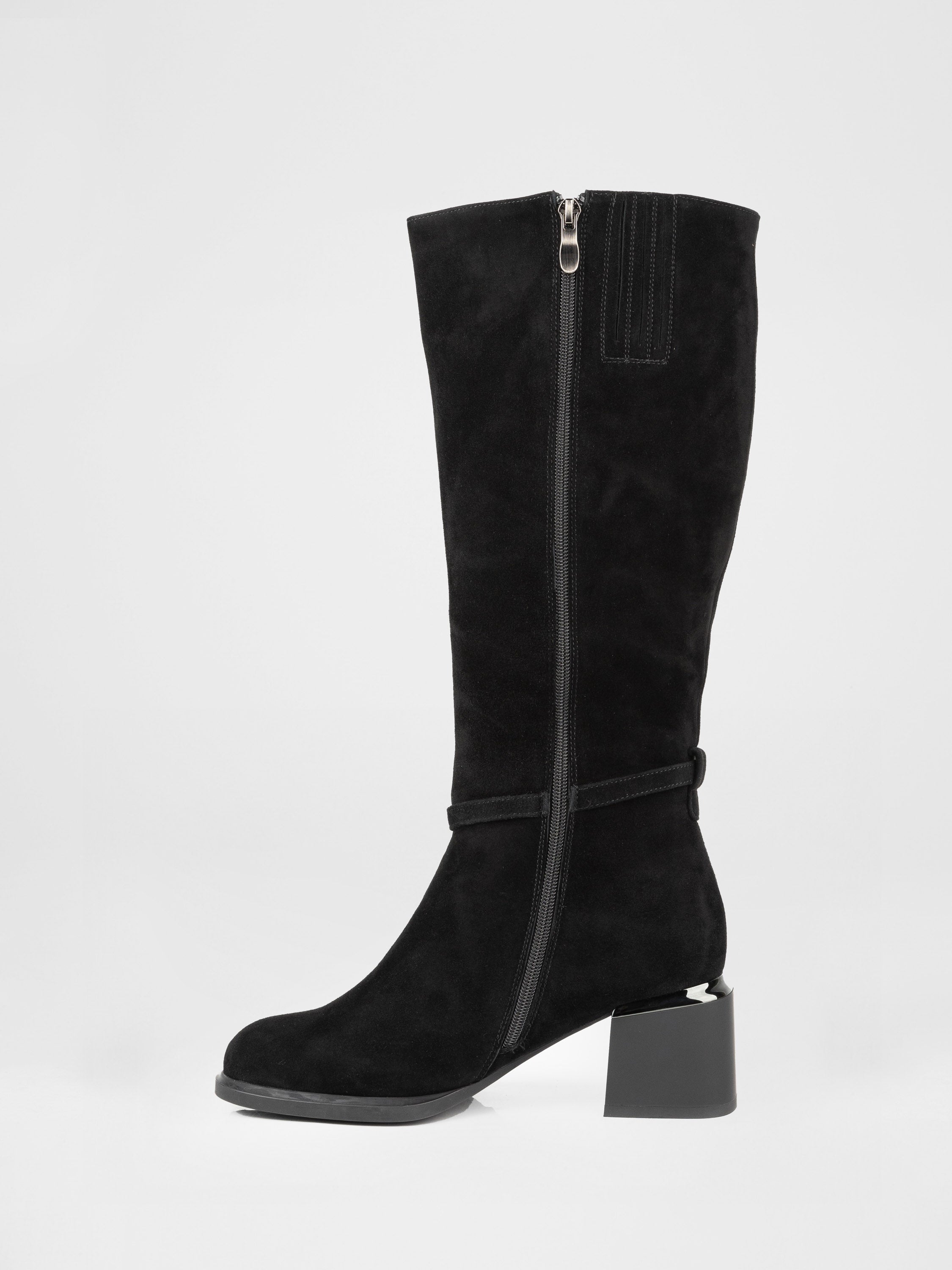 Чоботи на стійких підборах у чорному кольорі