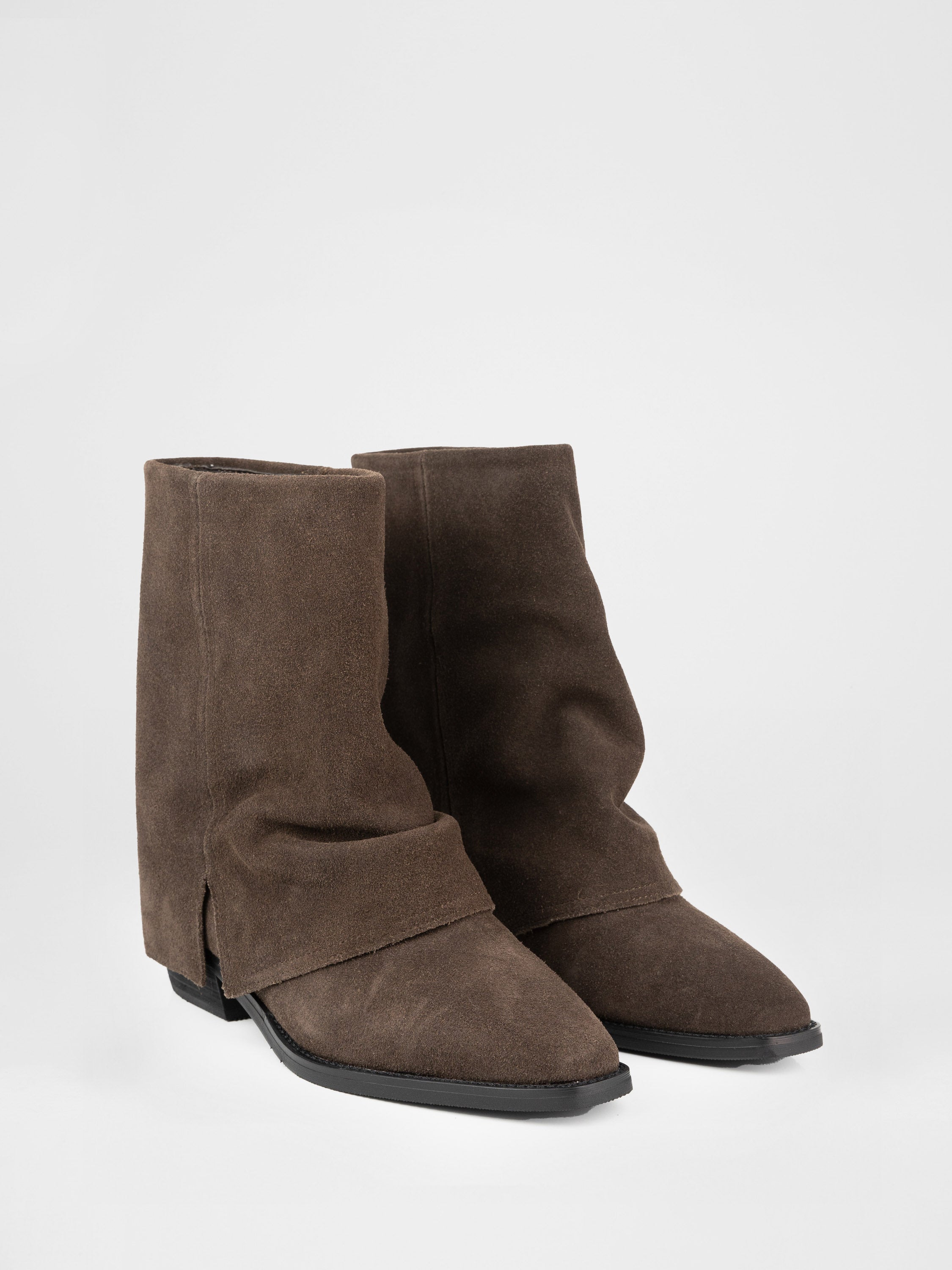 Замшеві ковбойки у коричневому кольорі