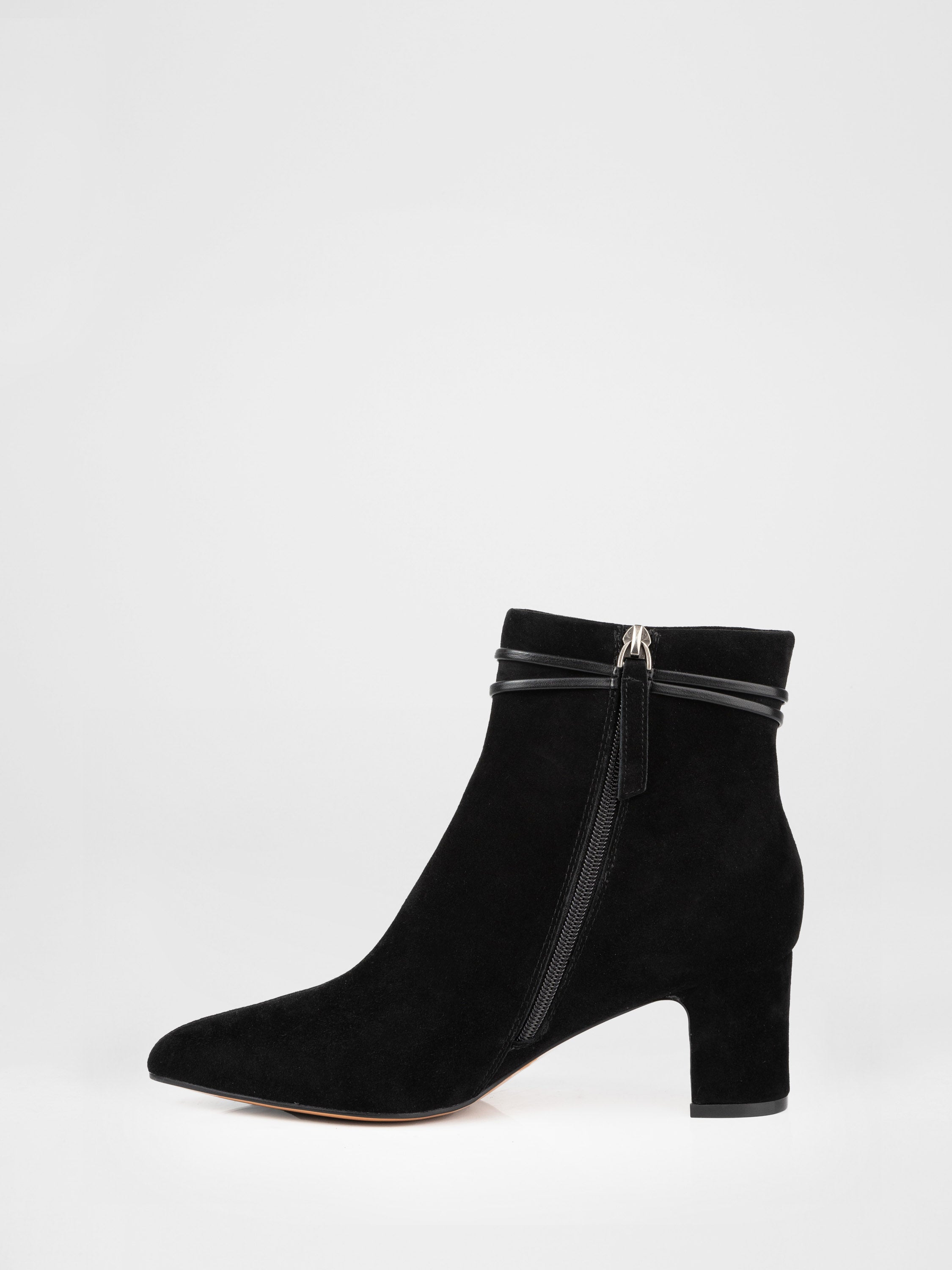 Замшеві ботильйони у чорному кольорі