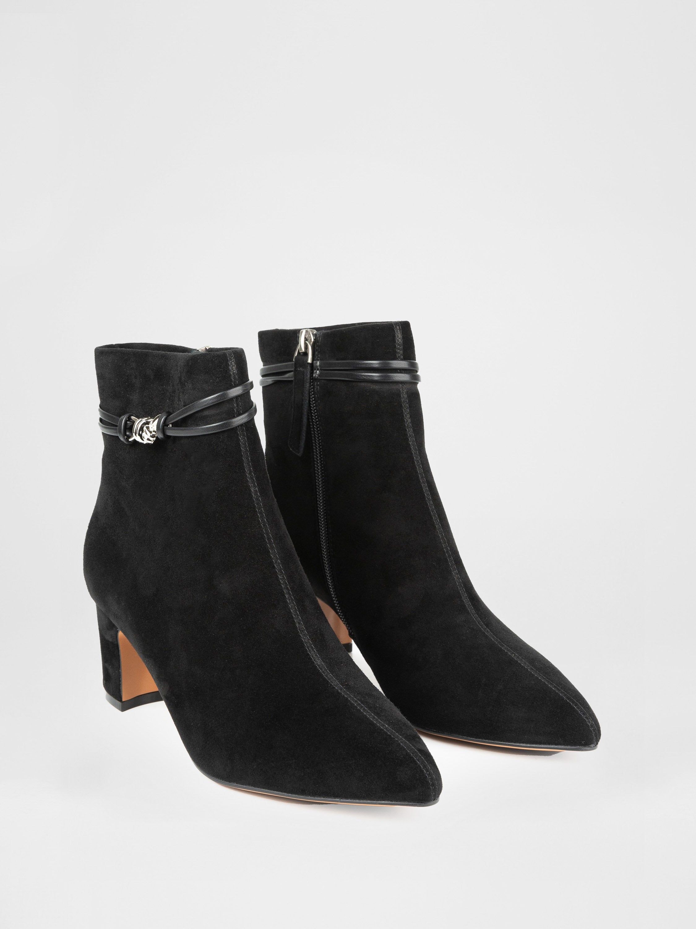 Замшеві ботильйони у чорному кольорі