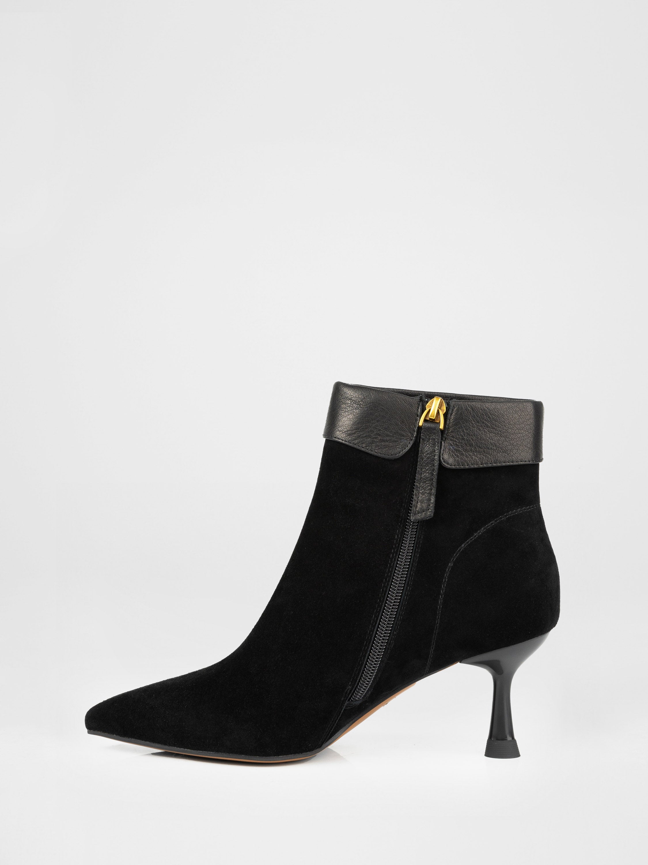 Замшеві ботильйони у чорному кольорі