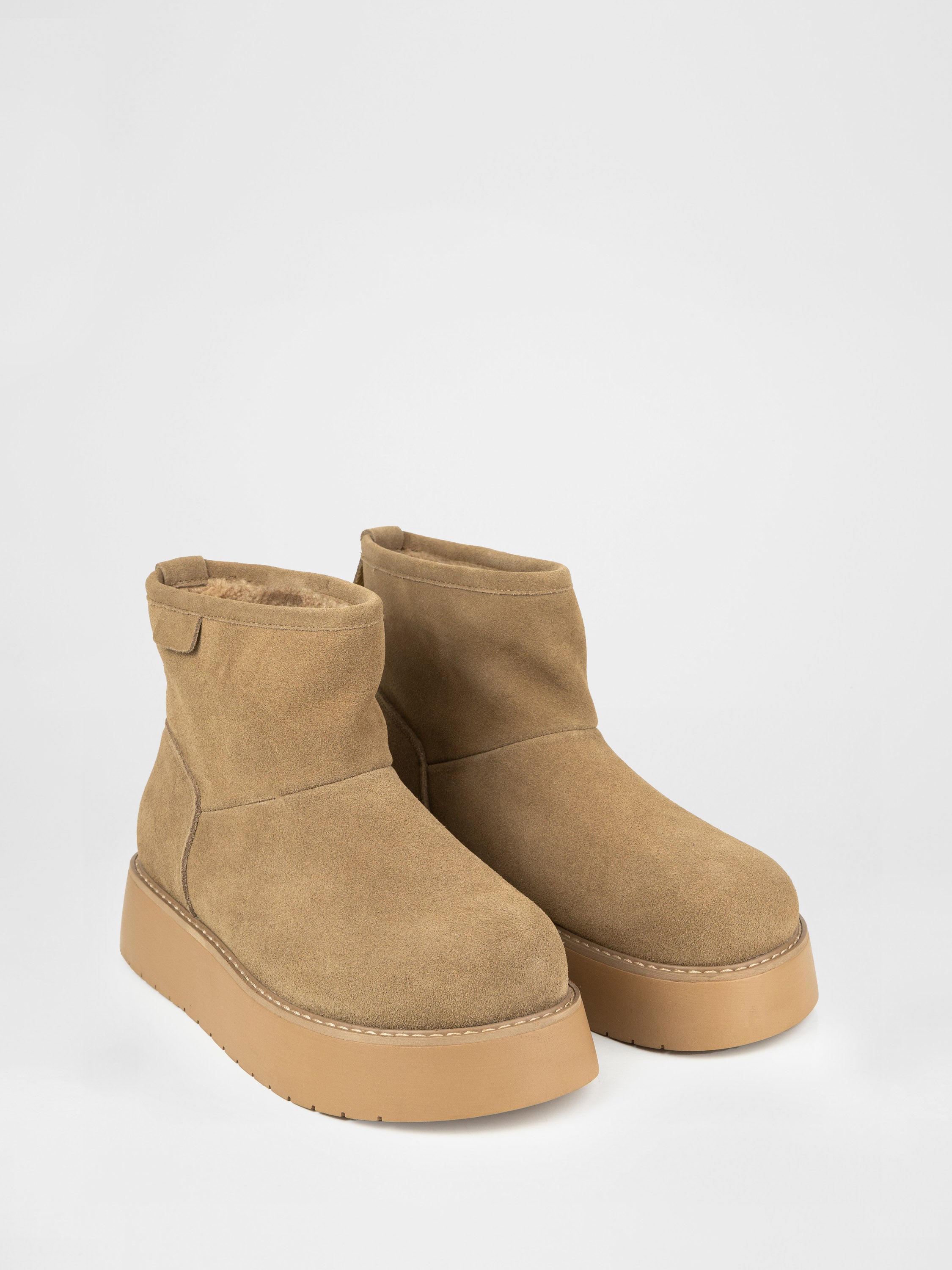 Замшеві Уггі у хакі кольорі