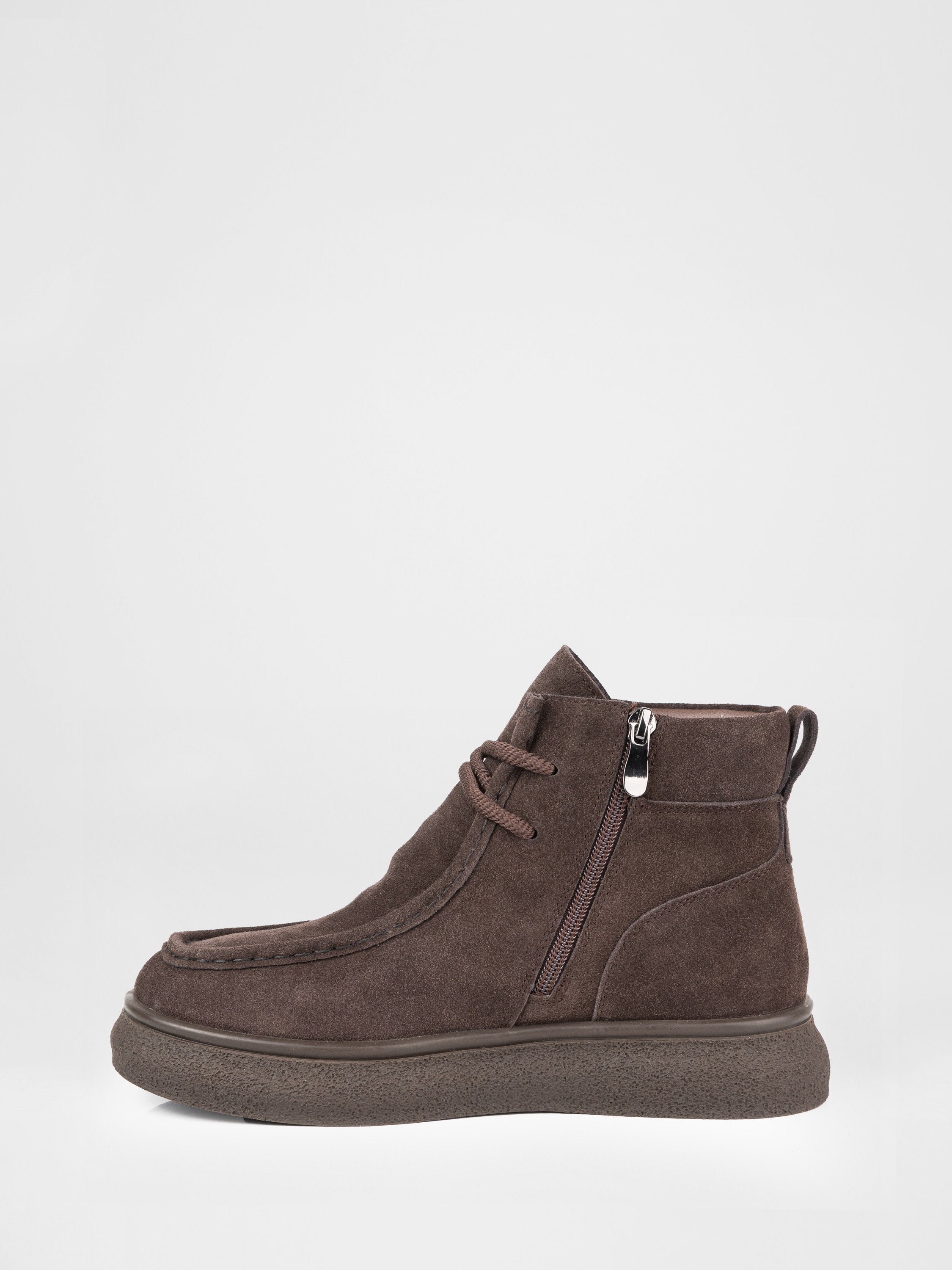 Замшеві черевики у коричневому кольорі