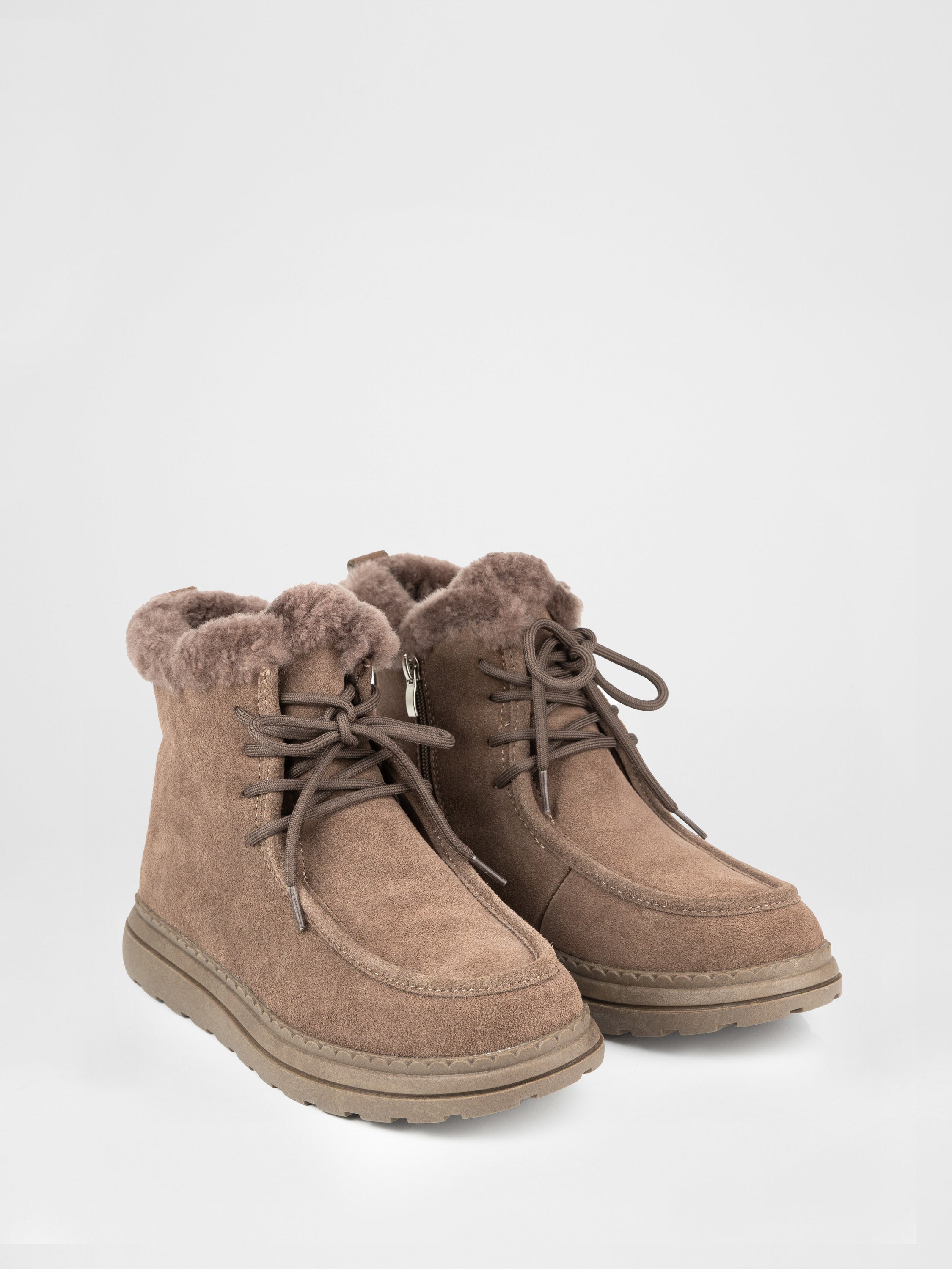 Замшеві черевики у кольорі кава на шнурівці