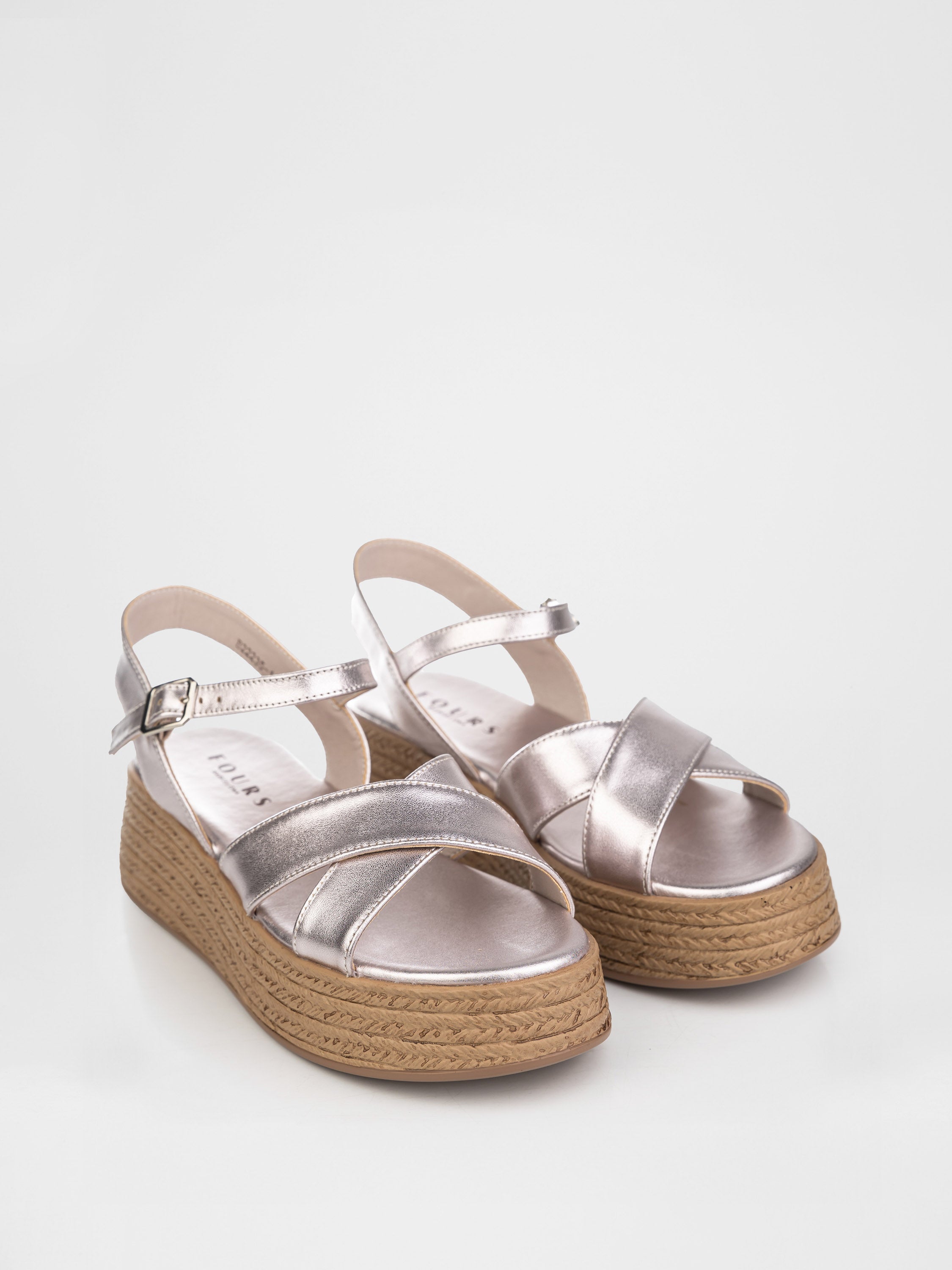 Босоніжки у рожево-срібному кольорі на плетеній платформі