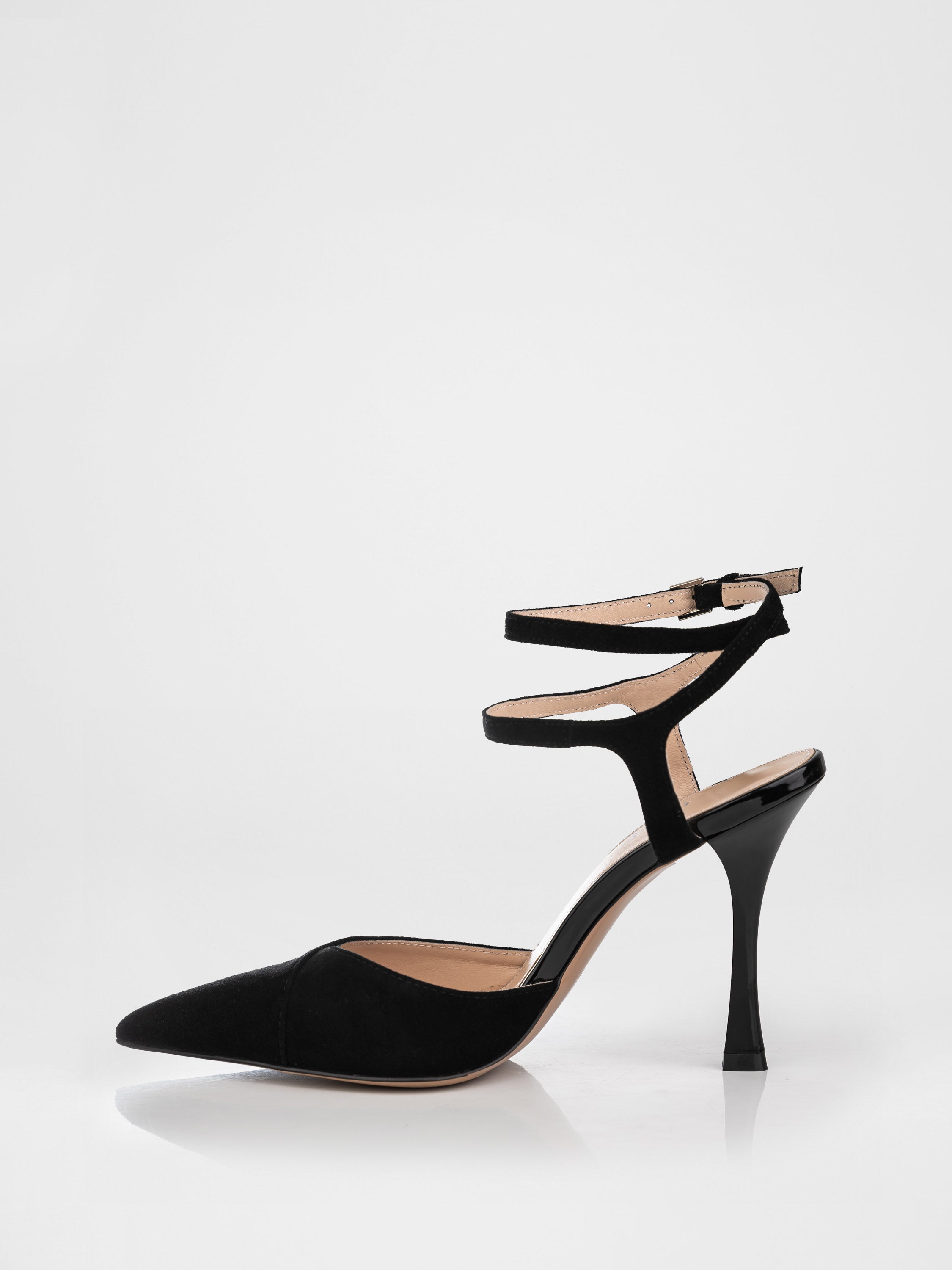 Босоніжки на підборах у чорному кольорі