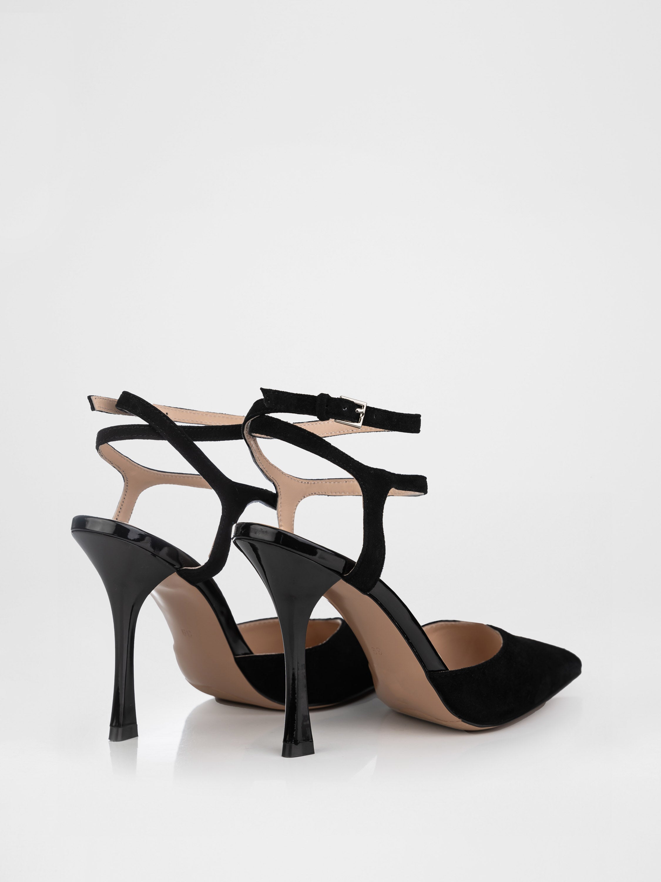 Босоніжки на підборах у чорному кольорі