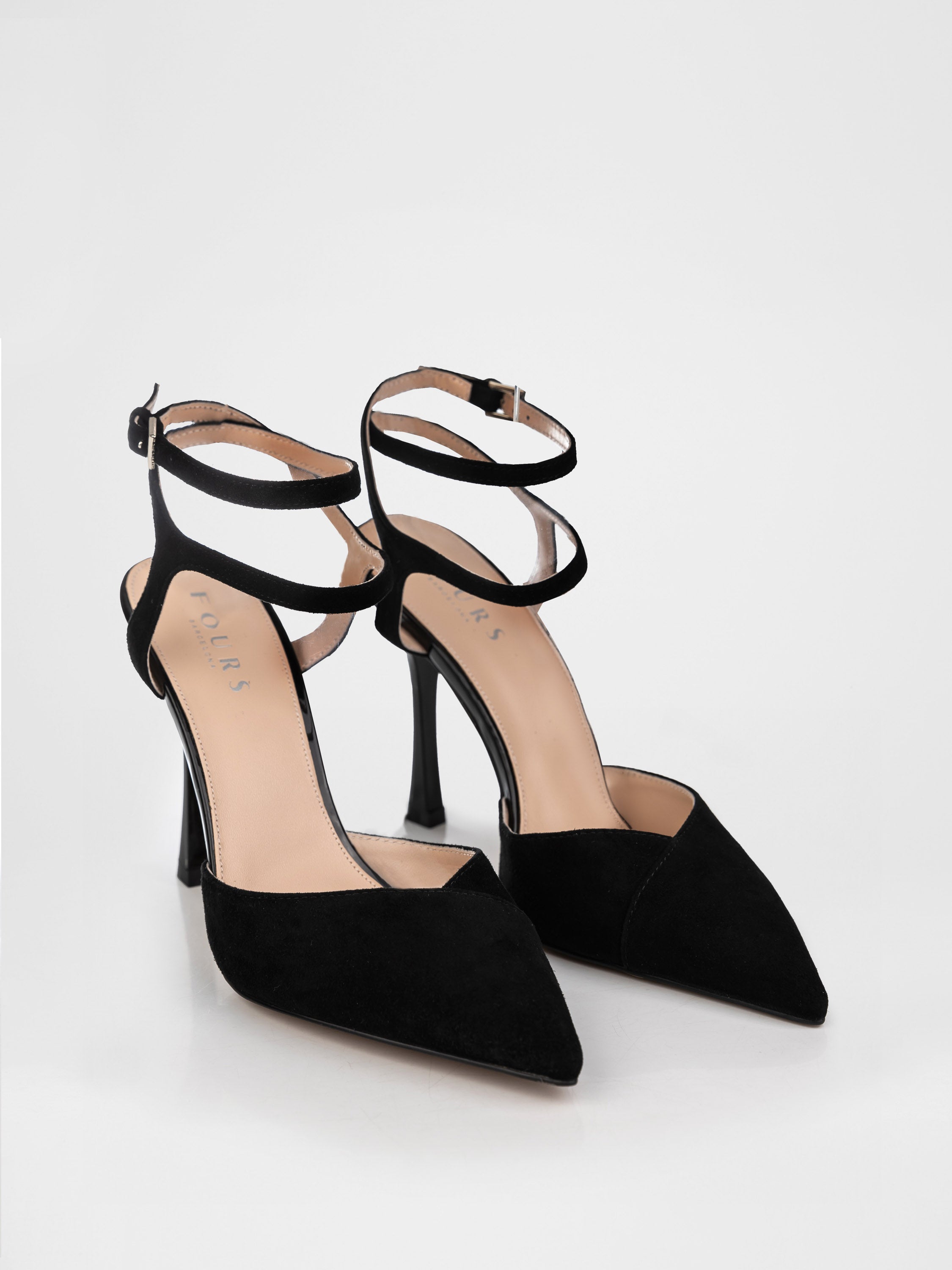 Босоніжки на підборах у чорному кольорі