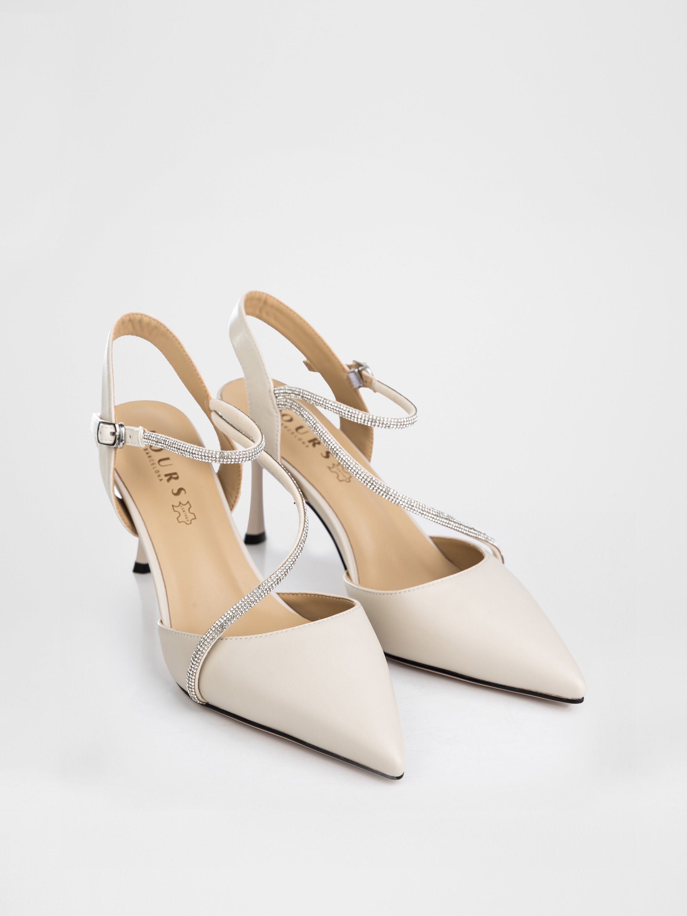 Босоніжки на підборах у бежевому кольорі декоровані камінням