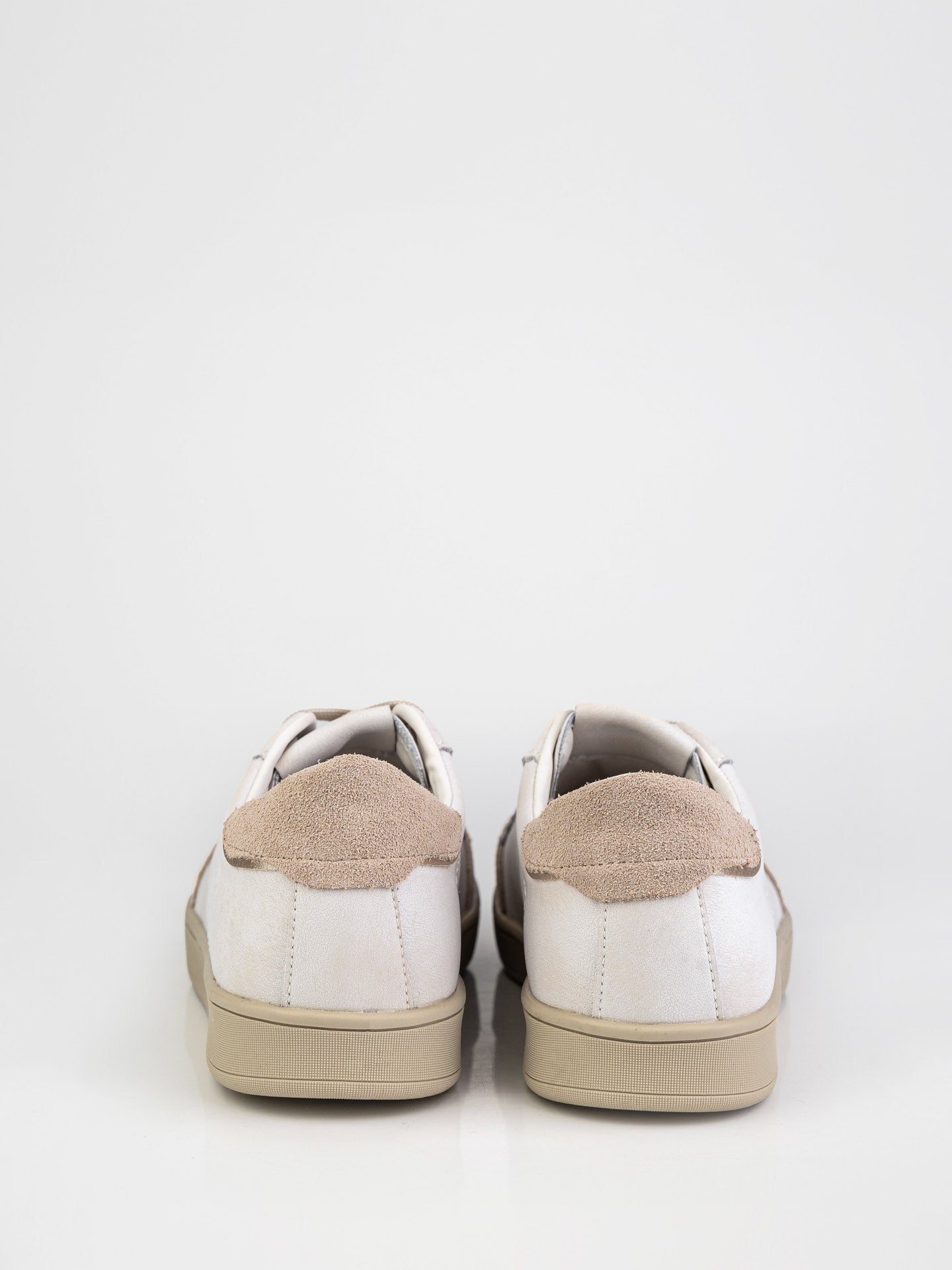 Кеди жіночі у молочному кольорі з контрастною підошвою