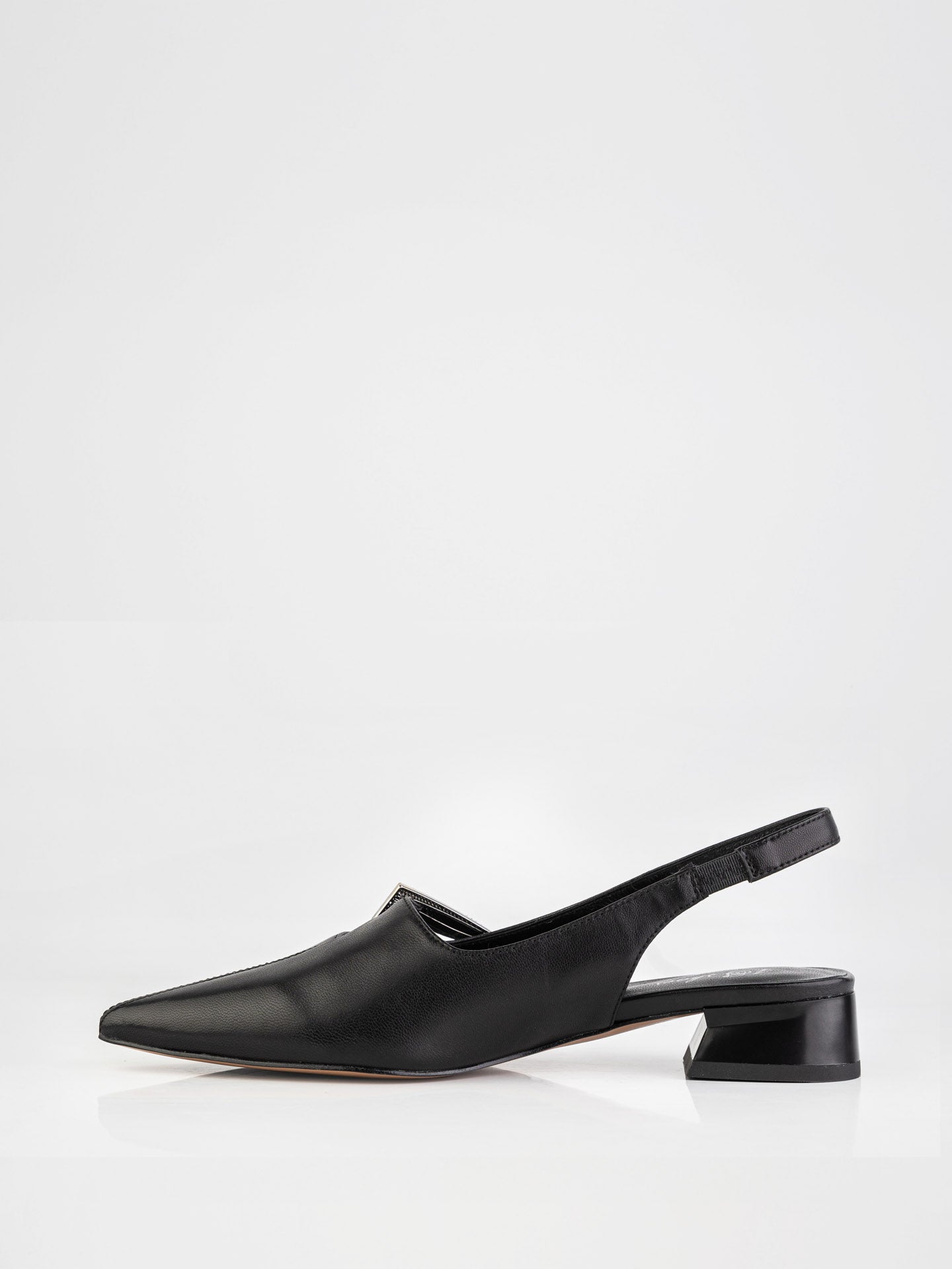 Слінгбеки у чорному кольорі декоровані пряжкою