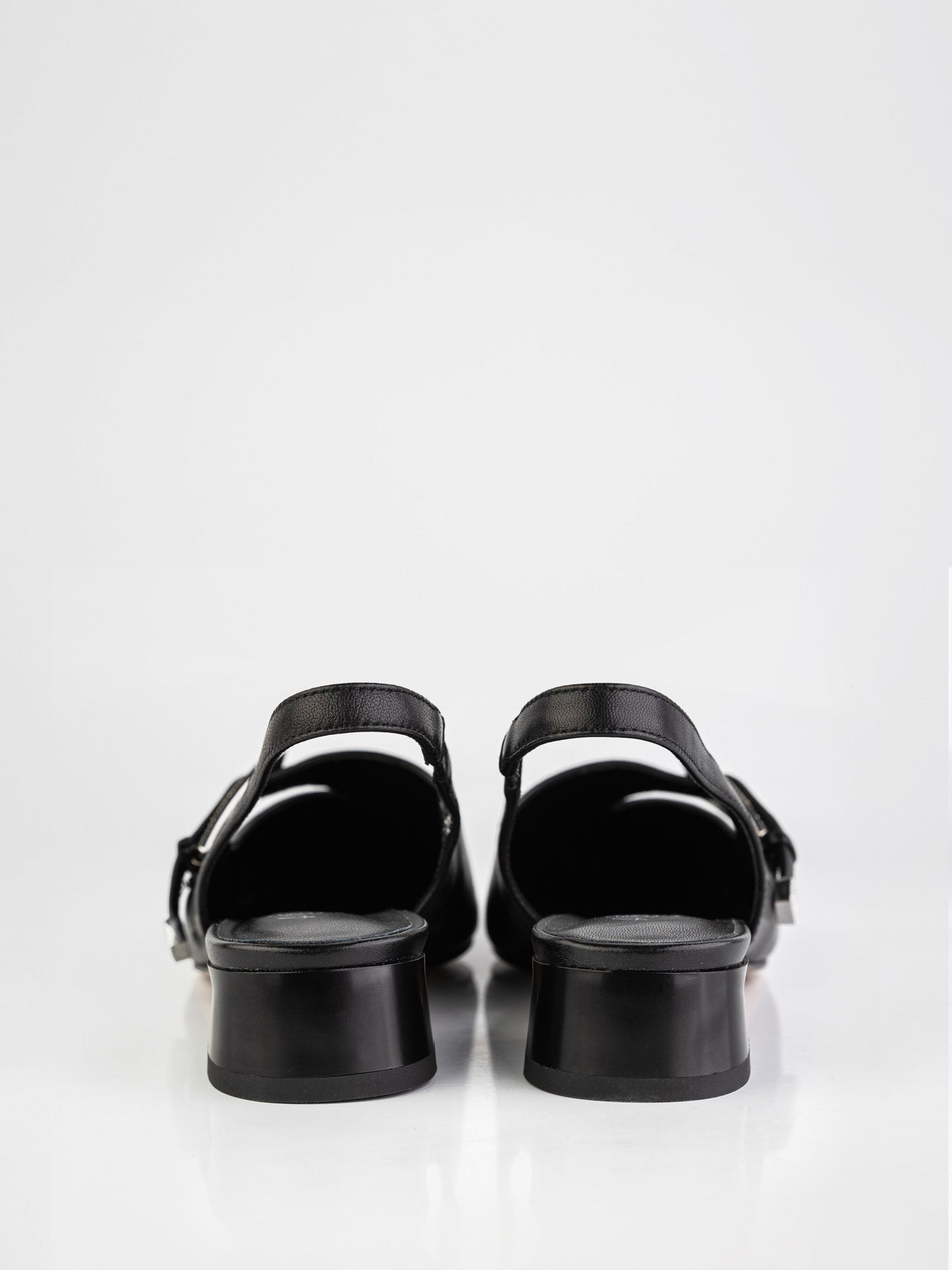 Слінгбеки у чорному кольорі декоровані пряжкою