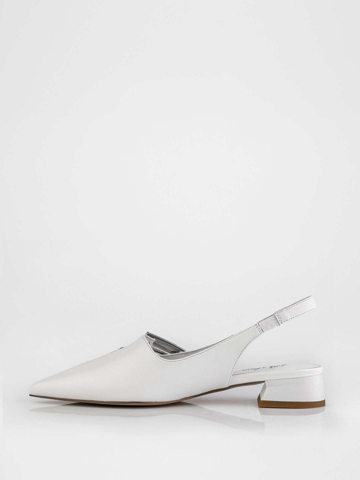 Слінгбеки у білому кольорі декоровані пряжкою