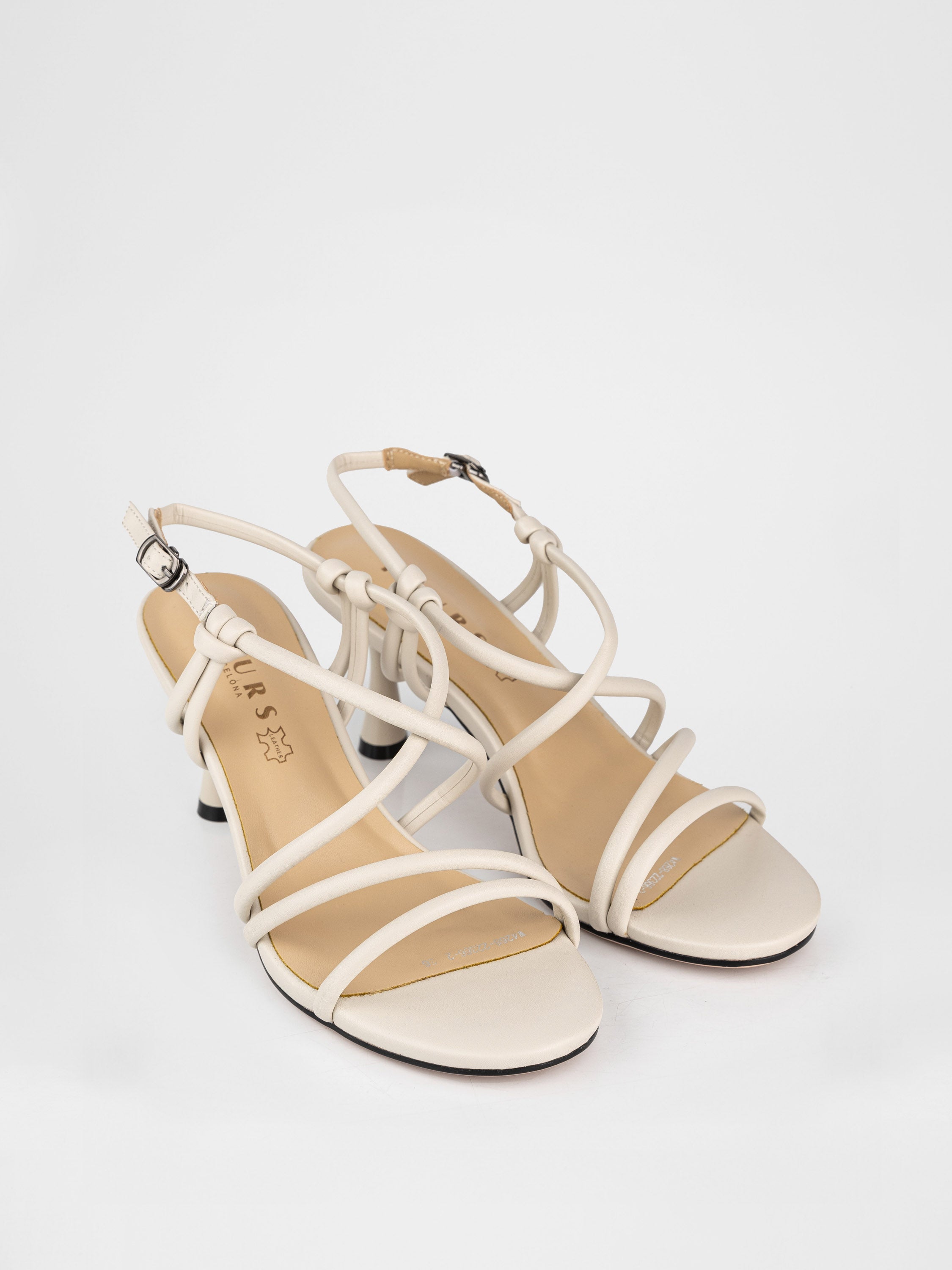 Босоніки на підборах у бежевому кольорі