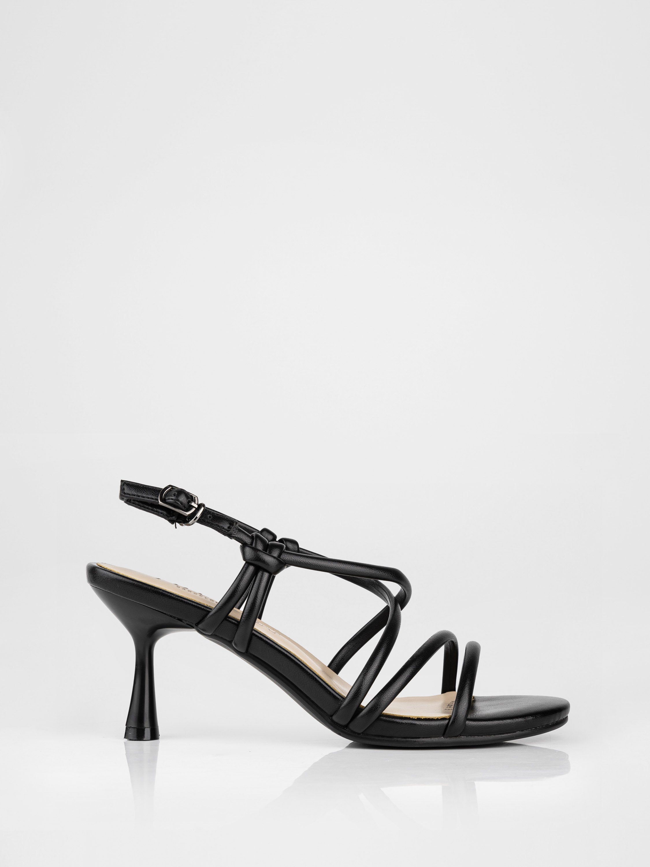 Босоніки на підборах у чорному кольорі