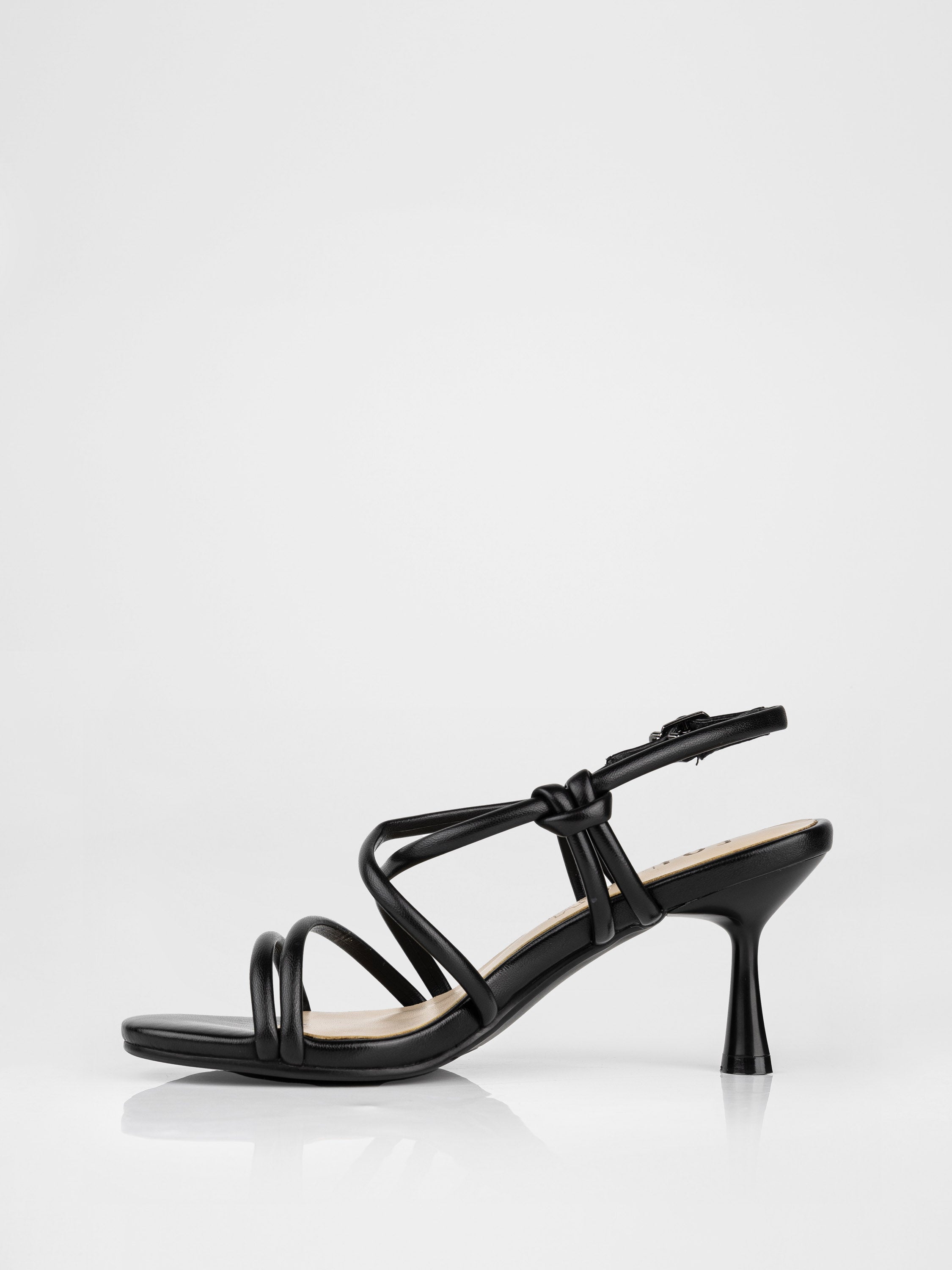 Босоніки на підборах у чорному кольорі