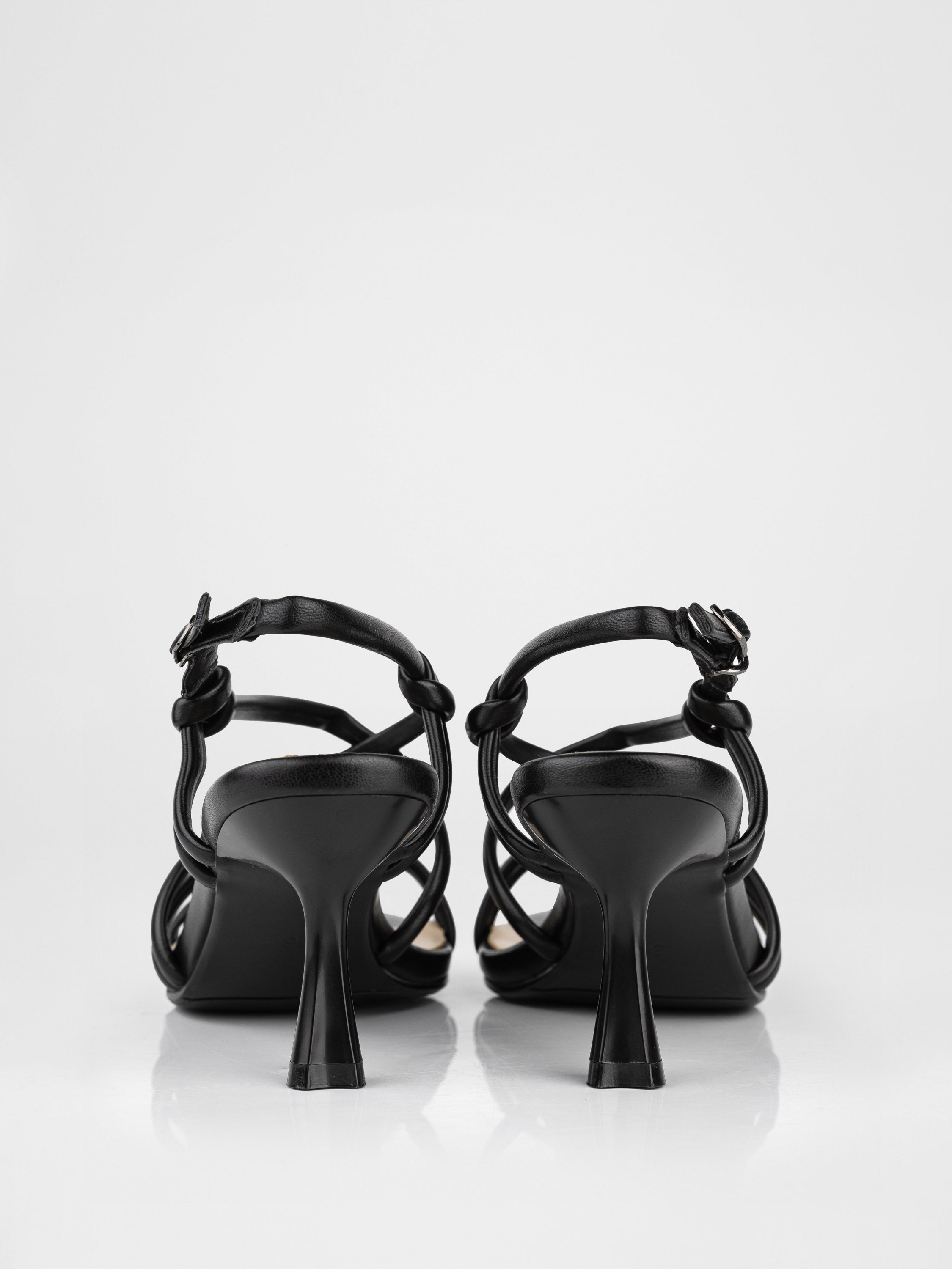 Босоніки на підборах у чорному кольорі