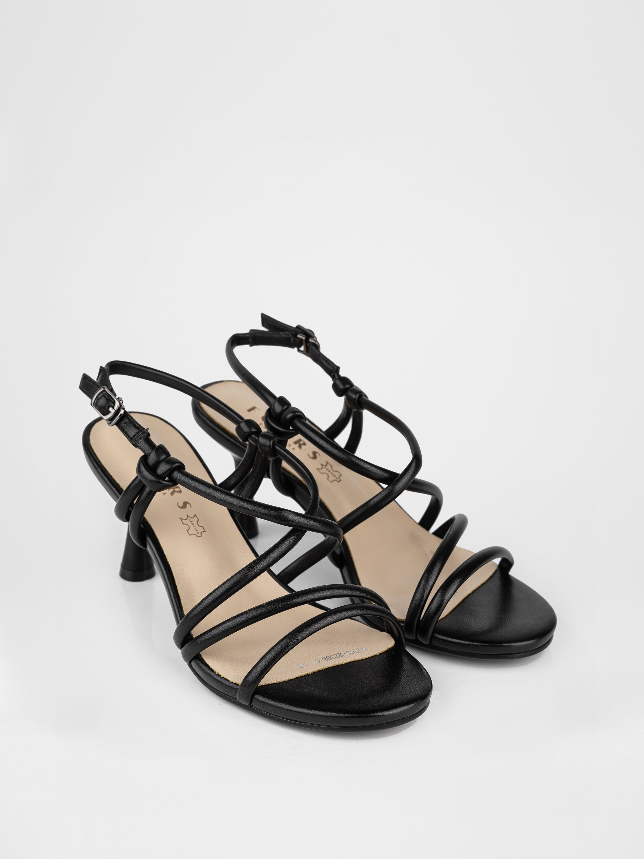 Босоніки на підборах у чорному кольорі