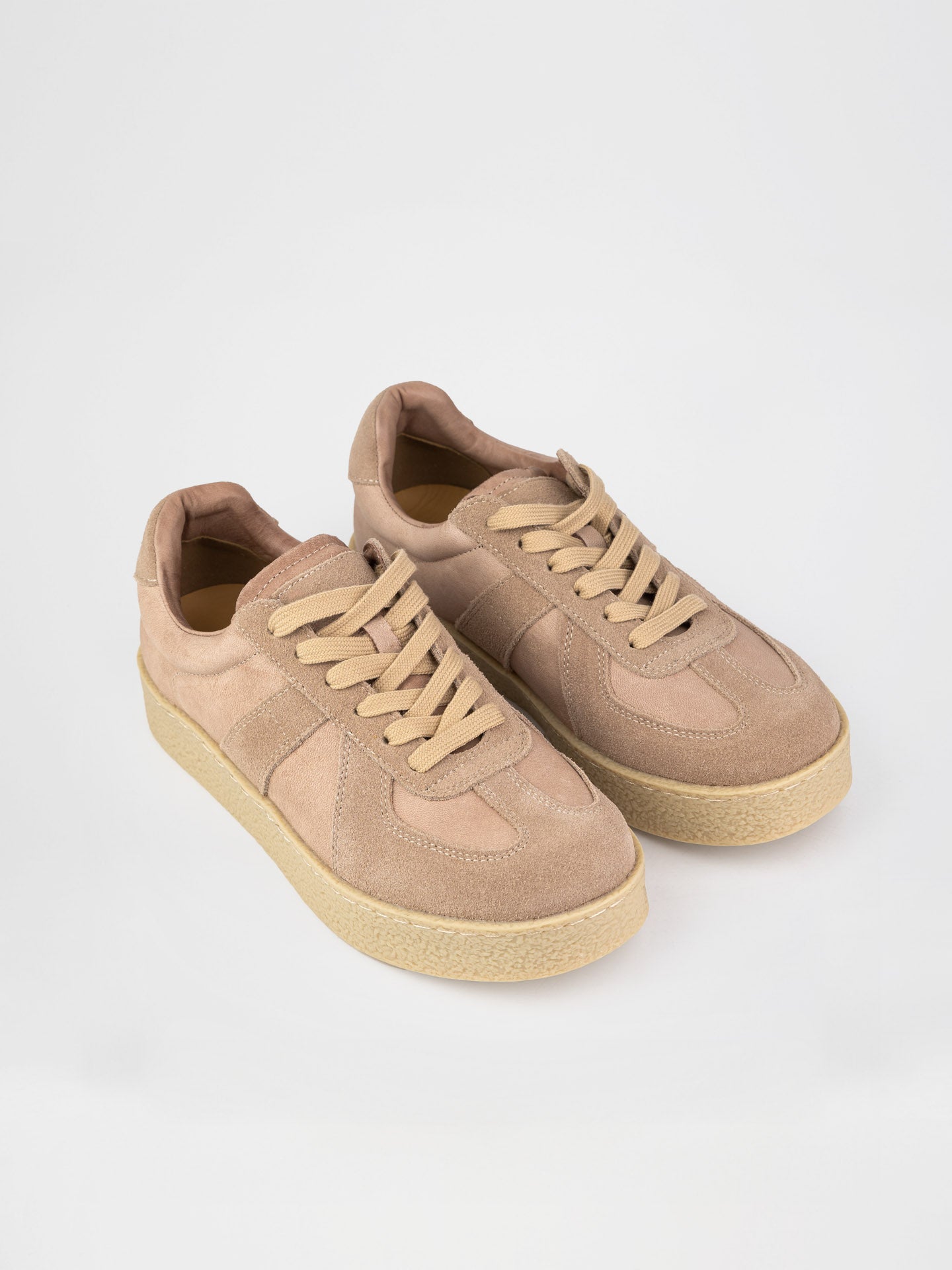 Кеди у бежевому кольорі