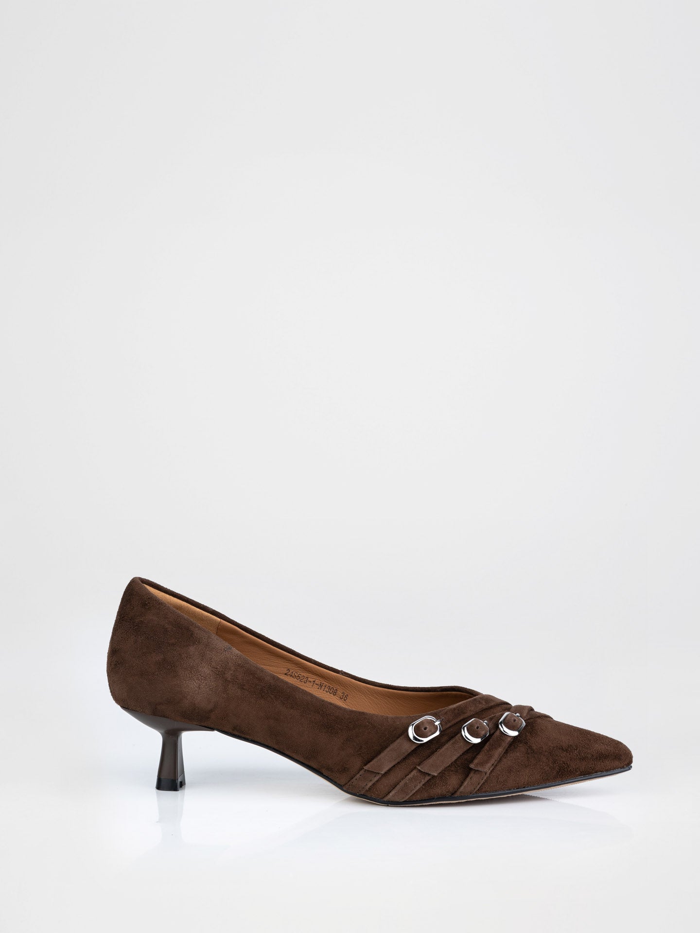 Туфлі у шоколадному кольорі декоровані ремінцями
