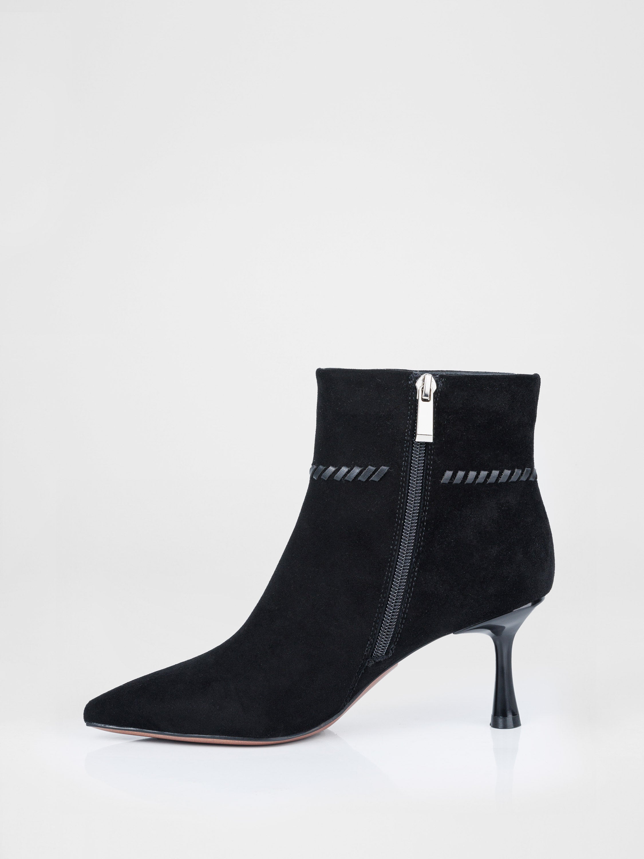 Чорні замшеві ботильйони на підборах