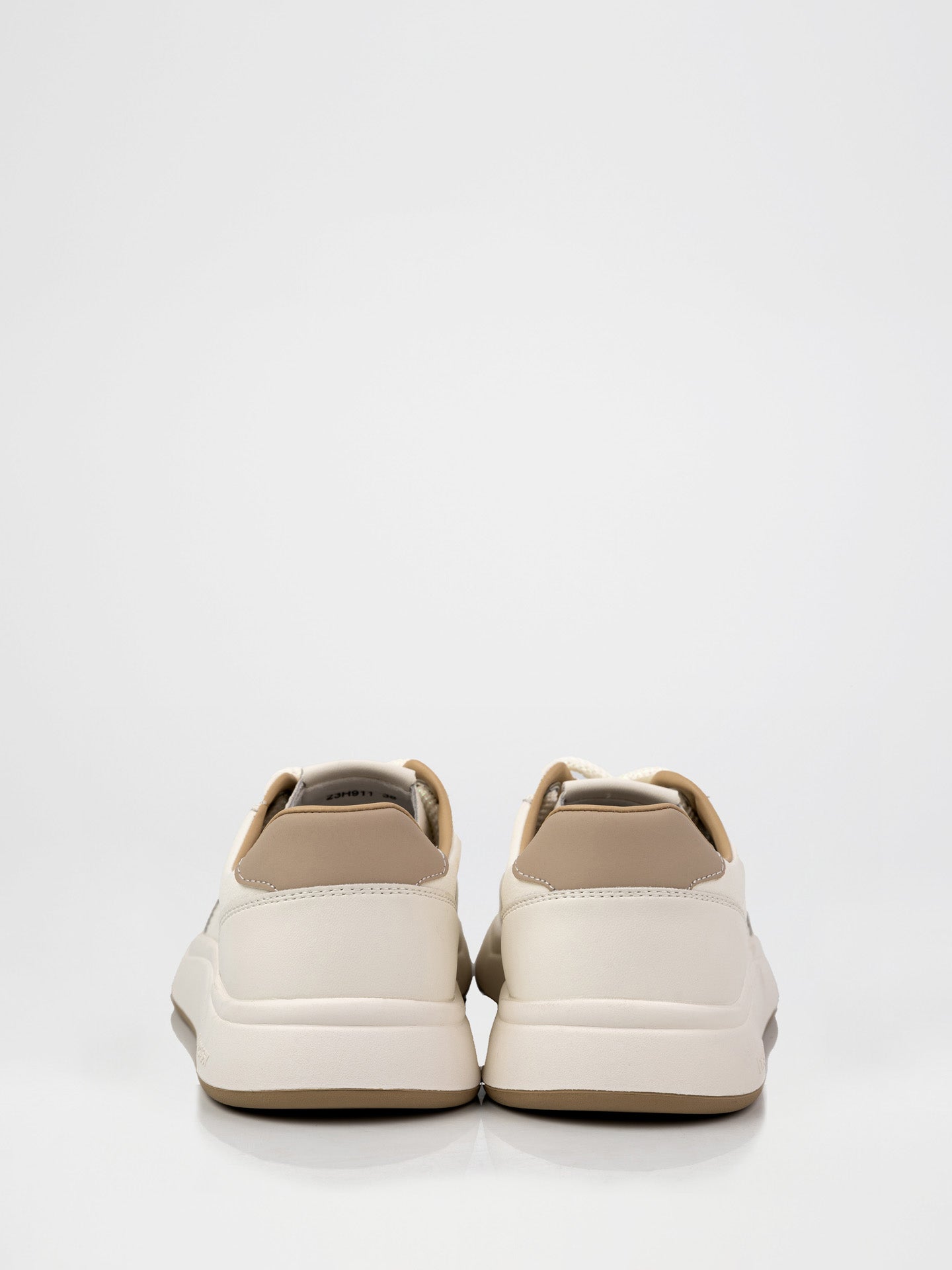 Кеди у бежевому кольорі