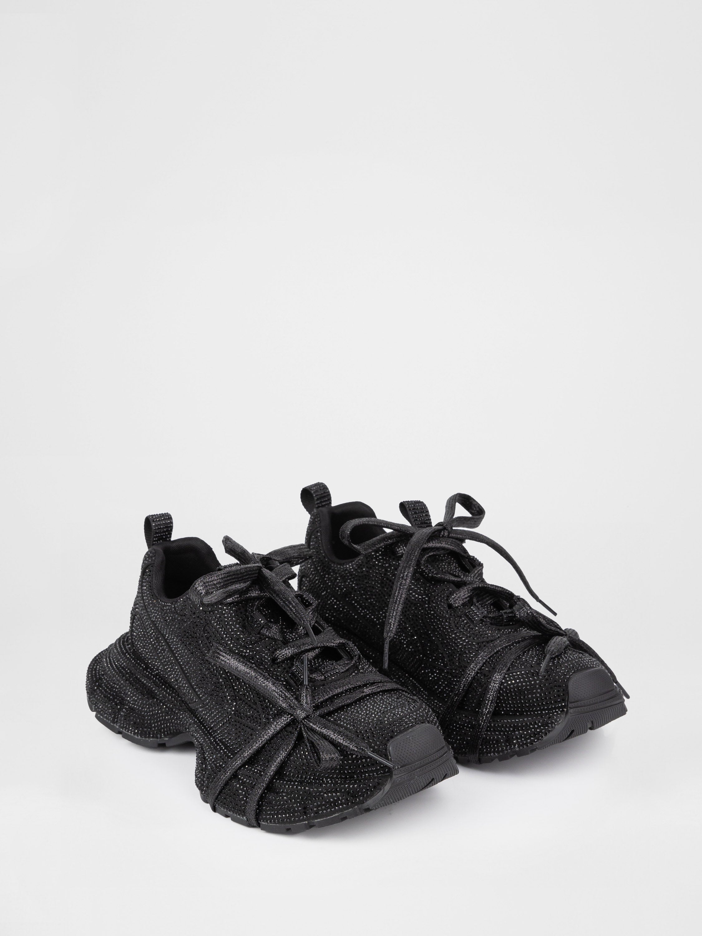 Чорні кросівки з декоративним камінням