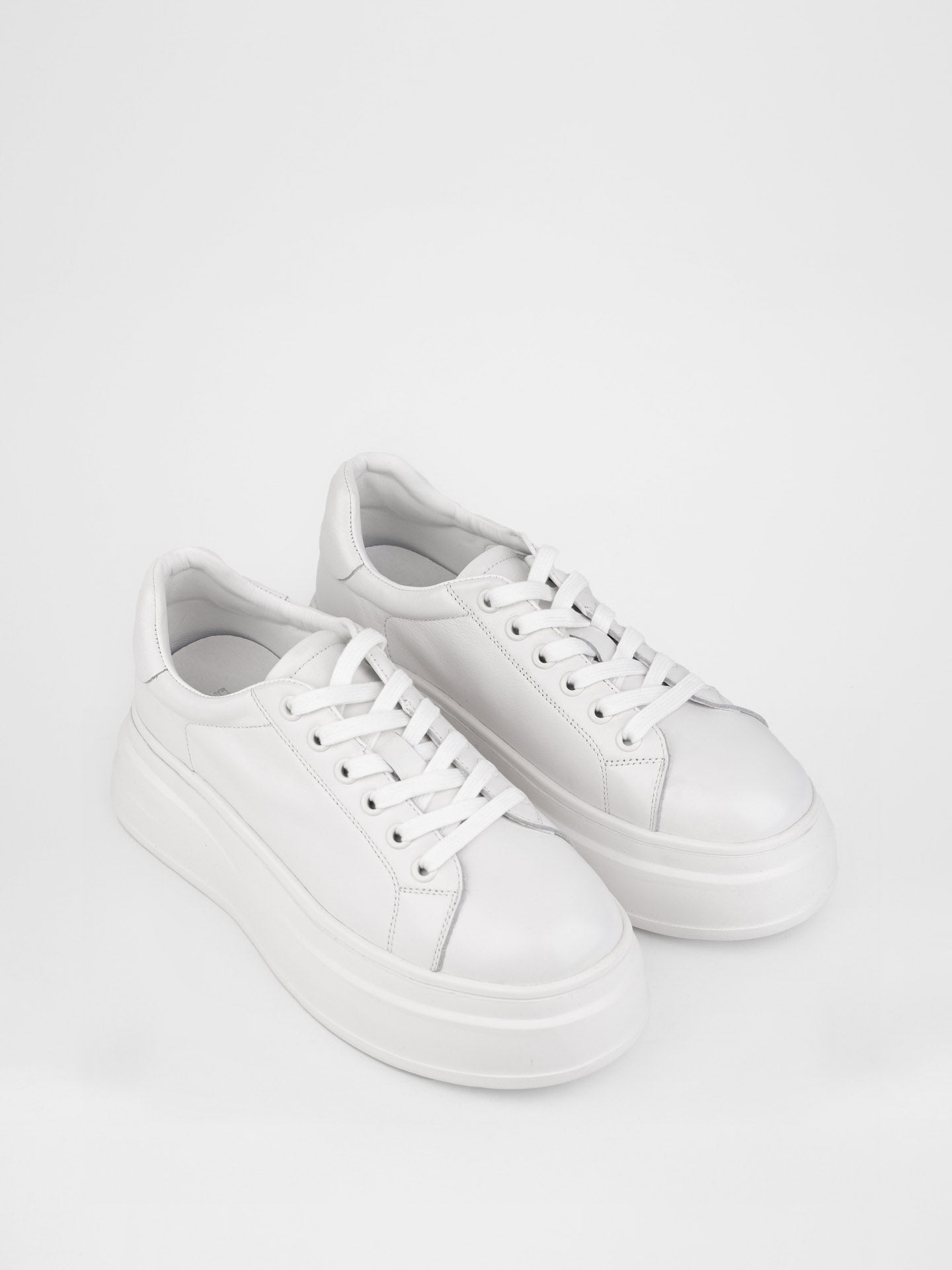 Кеди у білому кольорі на високій підошві