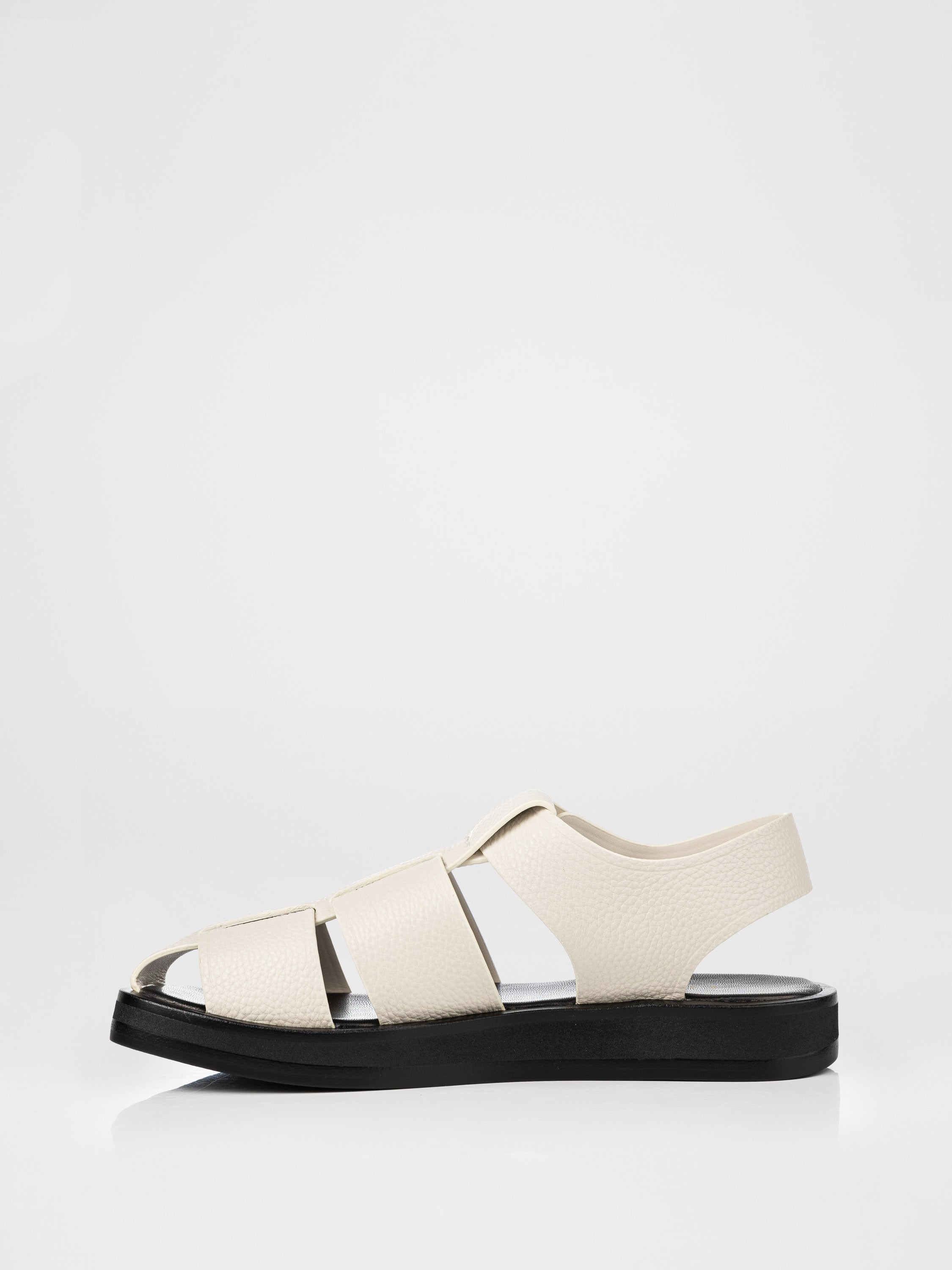 Сандалі у білому кольорі