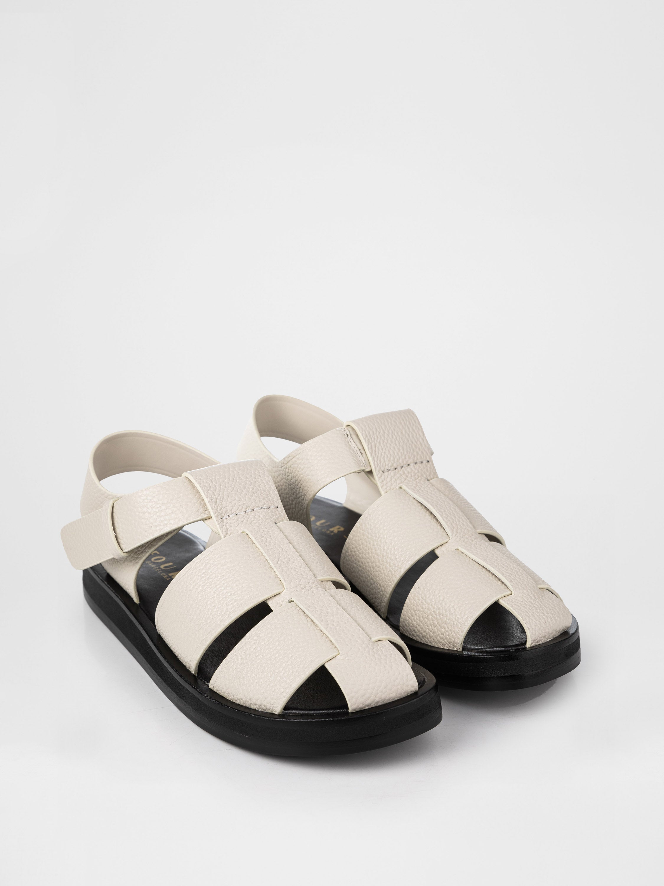 Сандалі у білому кольорі