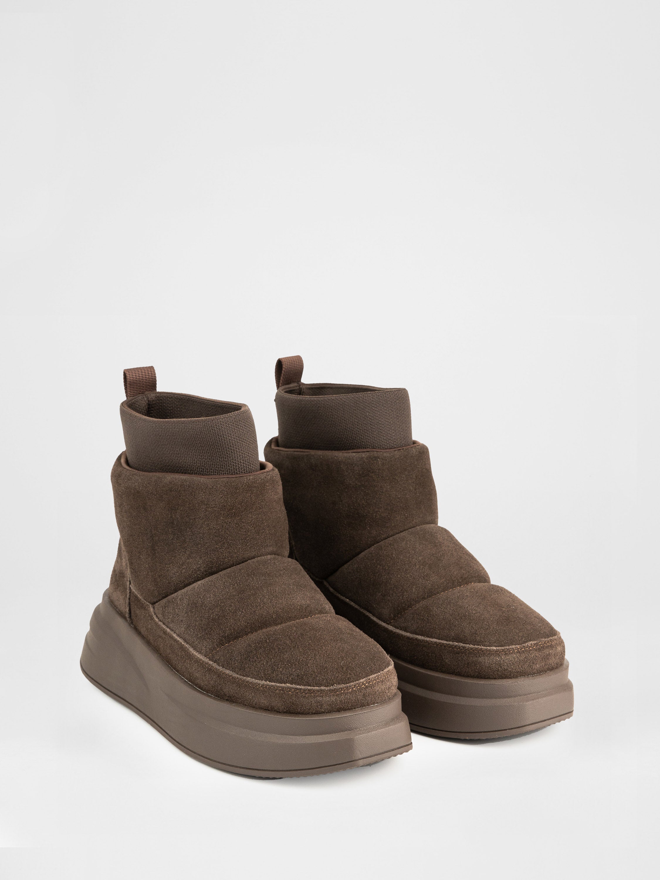 Замшеві Уггі у коричневому кольорі